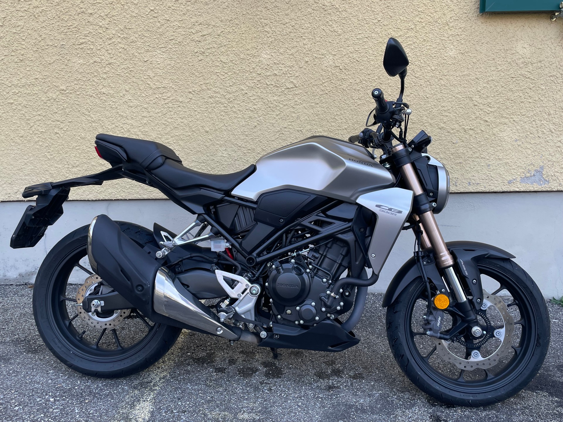 HONDA CB 300 R-image-2