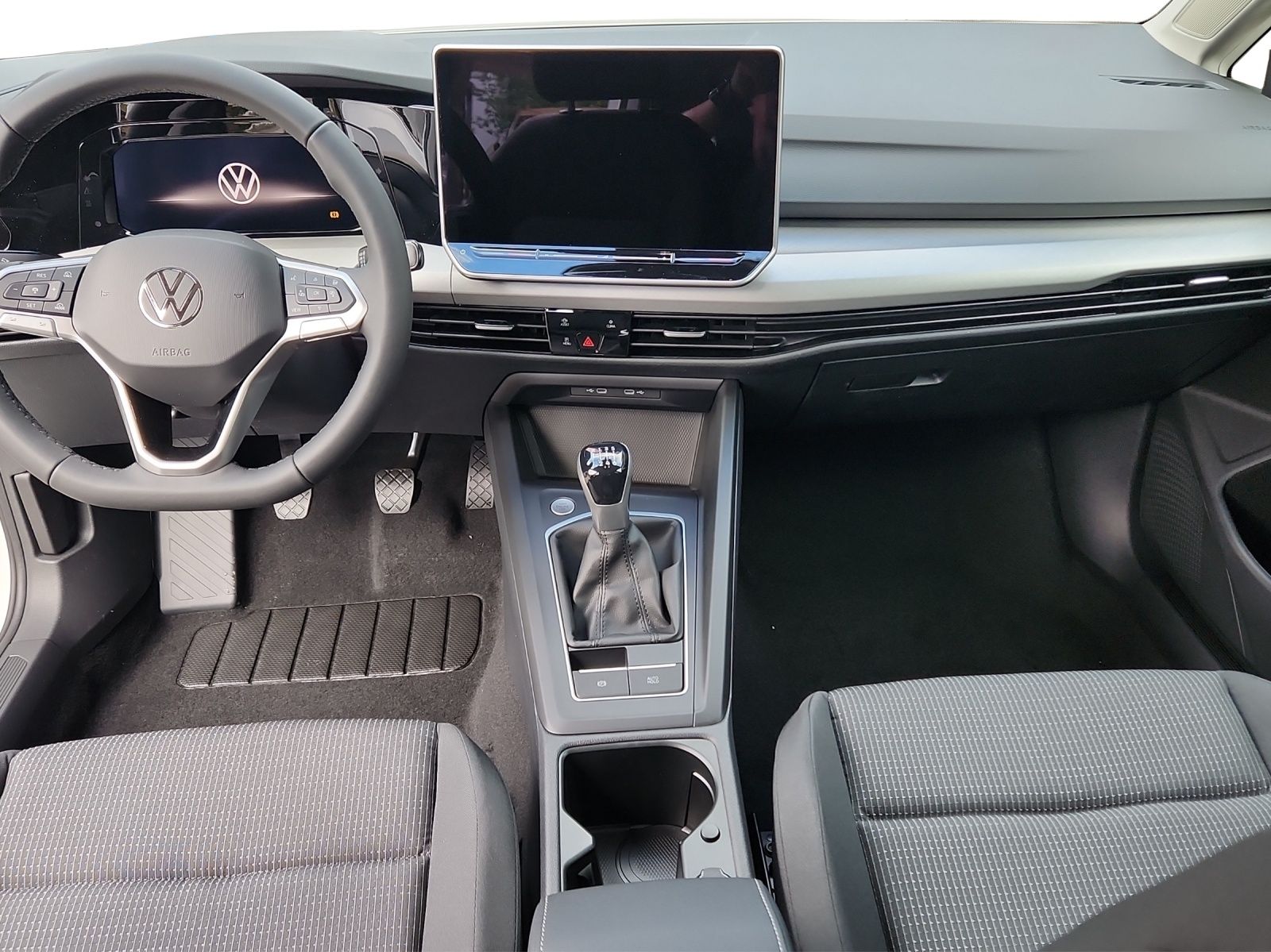 VW Golf 1.5 TSI Basis-image-10