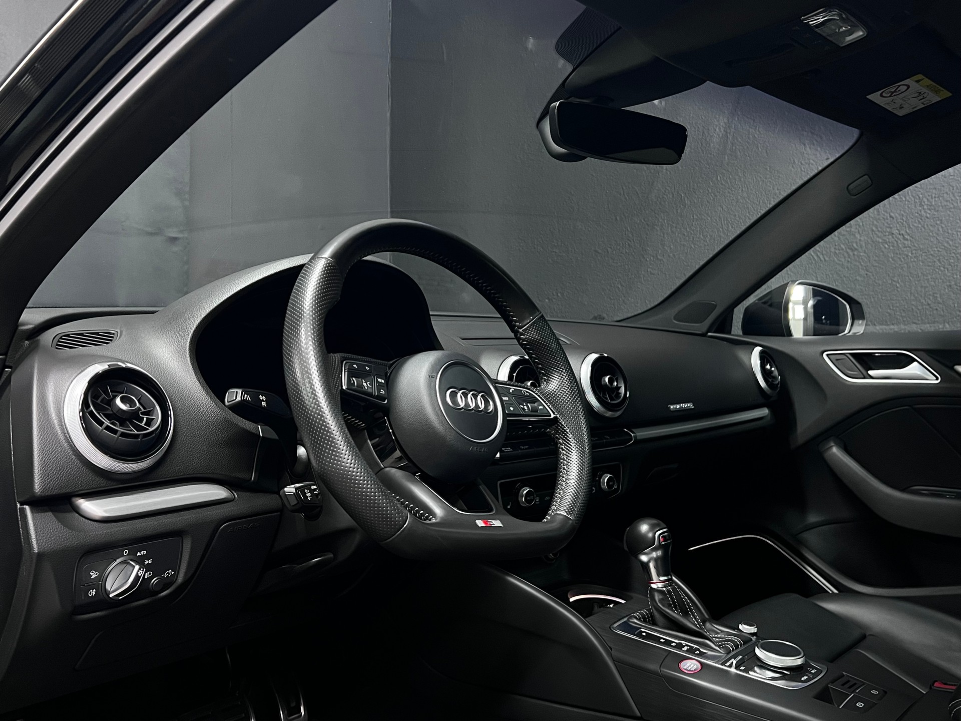 AUDI S3 Sportback 2.0 TFSI quattro S-tronic-image-9