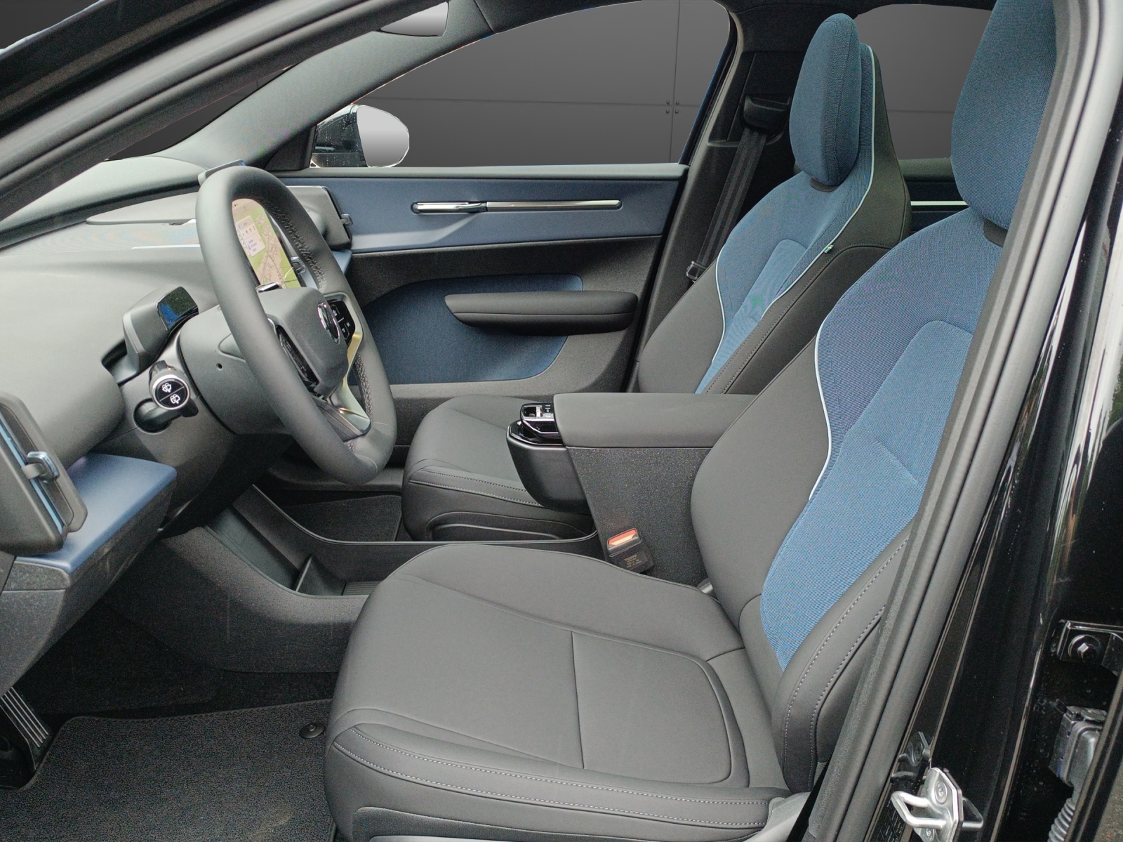 VOLVO EX30 E60 Twin Ultra Performance Sw. Black Ed. AWD-image-9
