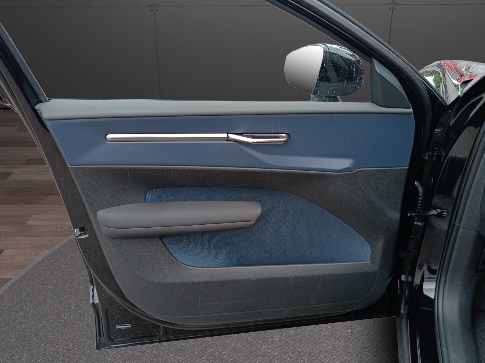 VOLVO EX30 E60 Twin Ultra Performance Sw. Black Ed. AWD-image-19
