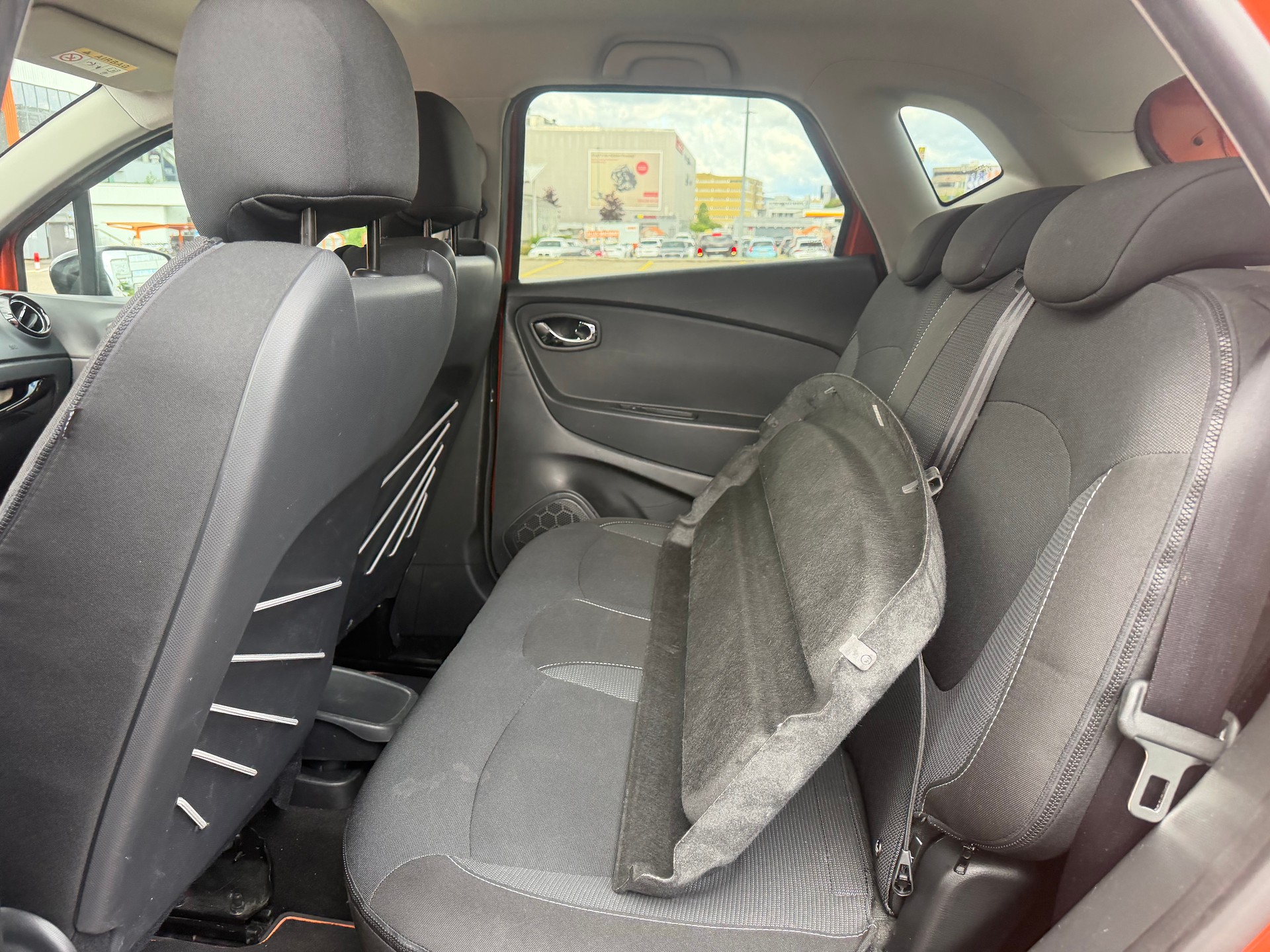 RENAULT Captur 1.2 T 16V Privilège EDC-image-11