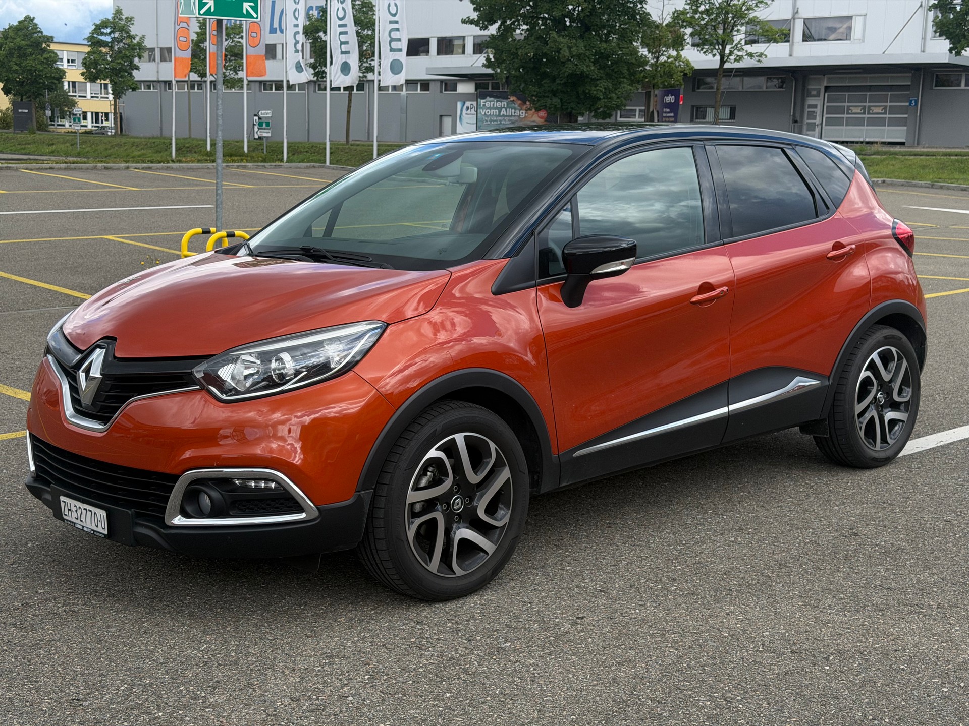 RENAULT Captur 1.2 T 16V Privilège EDC-image-0