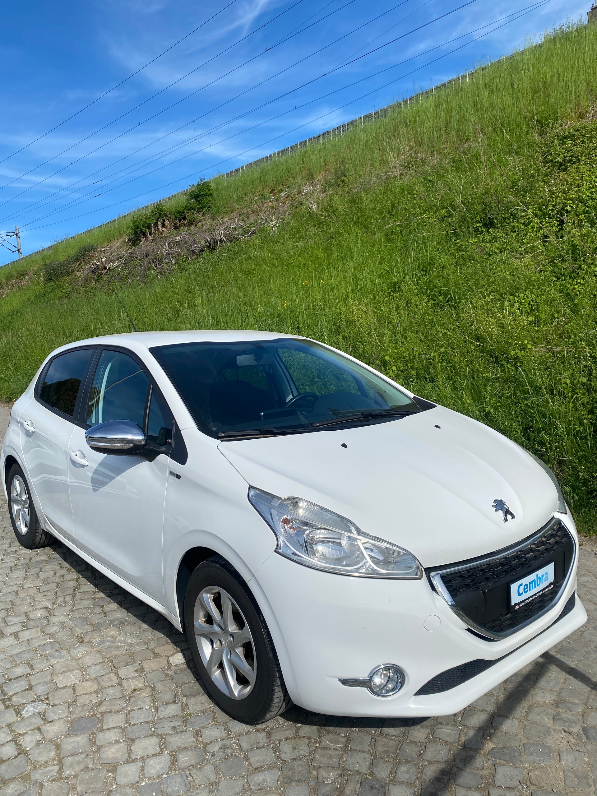 PEUGEOT 208 1.2 VTI Active-image-1