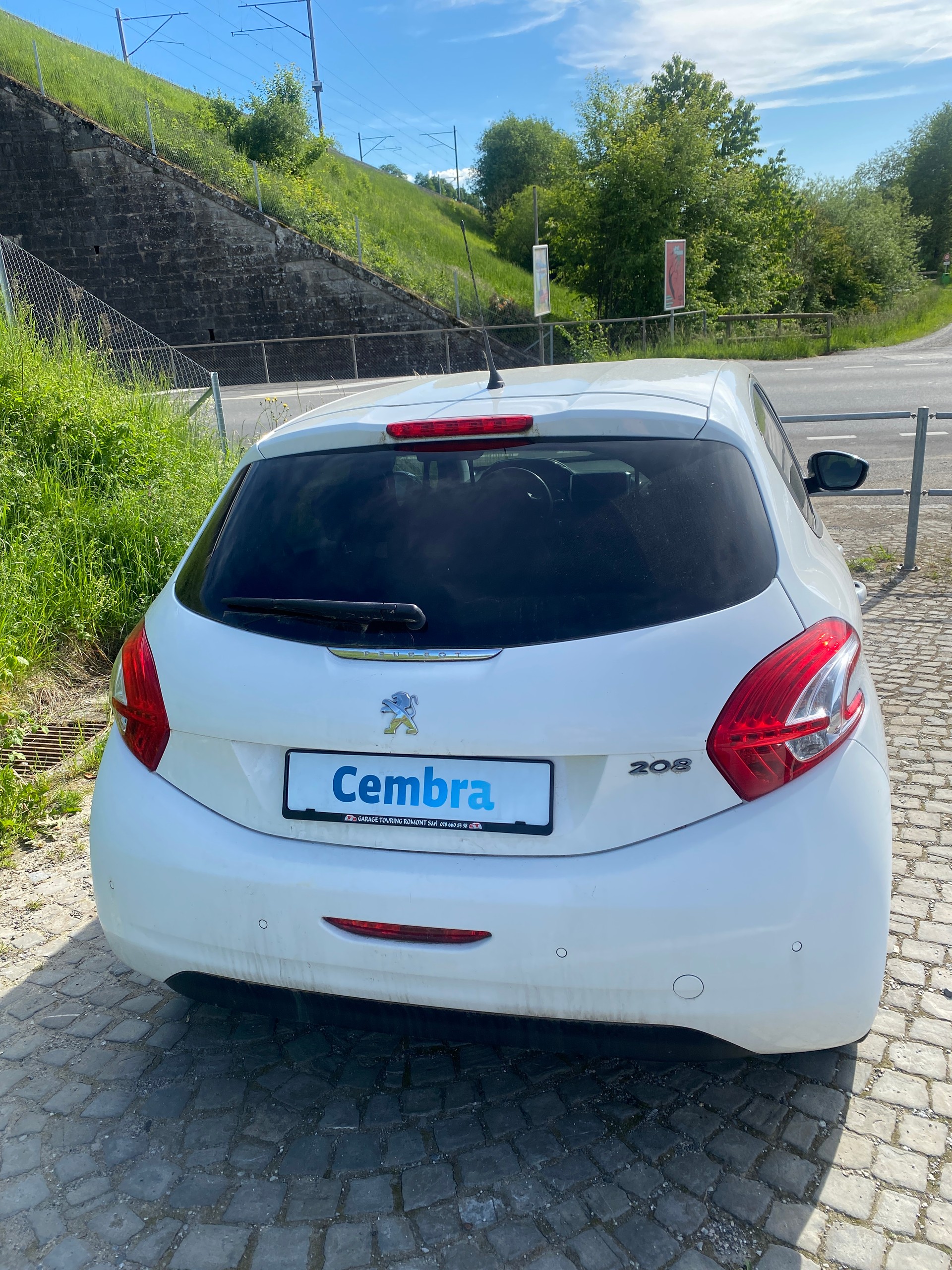 PEUGEOT 208 1.2 VTI Active-image-2