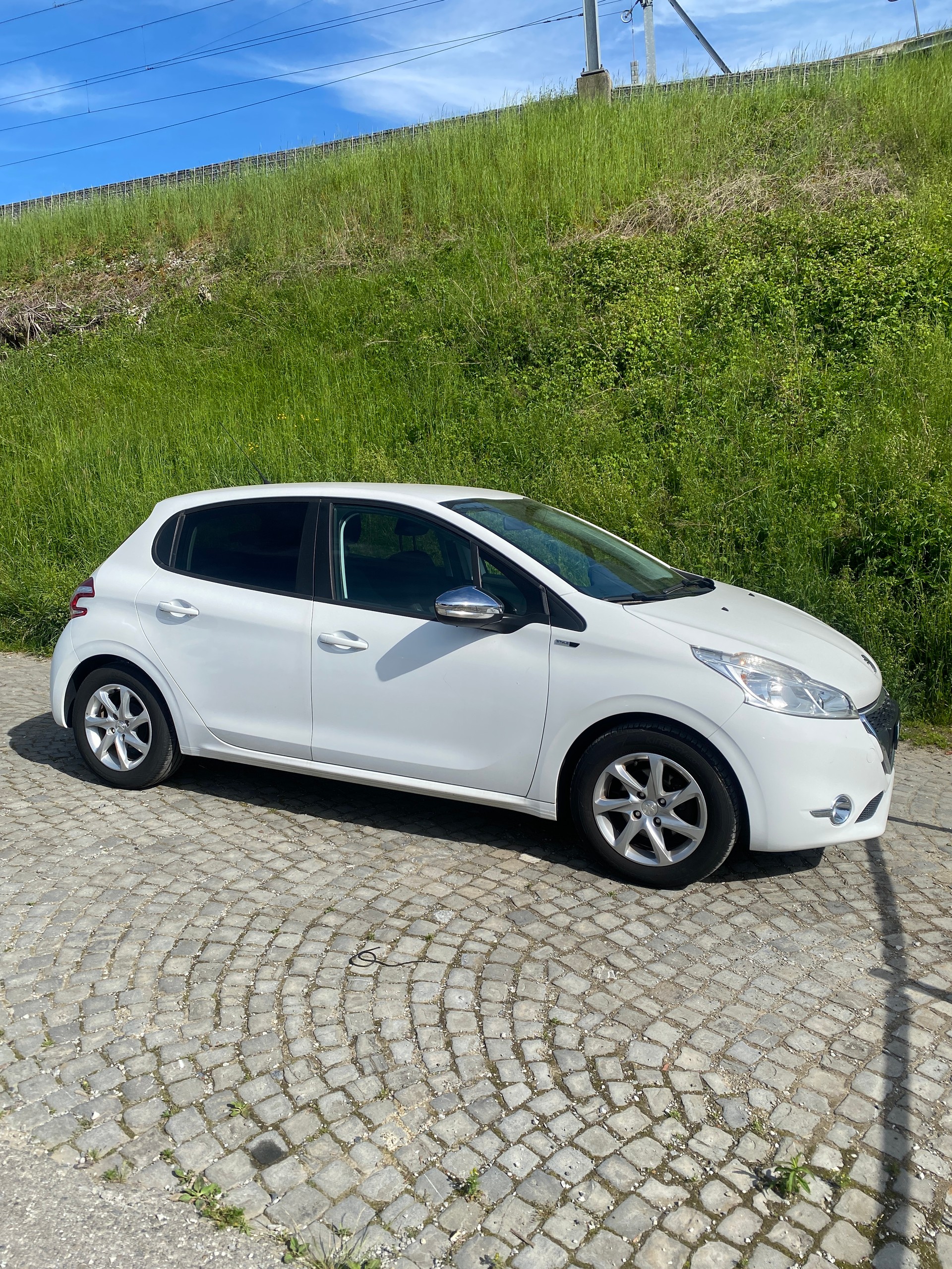 PEUGEOT 208 1.2 VTI Active-image-3