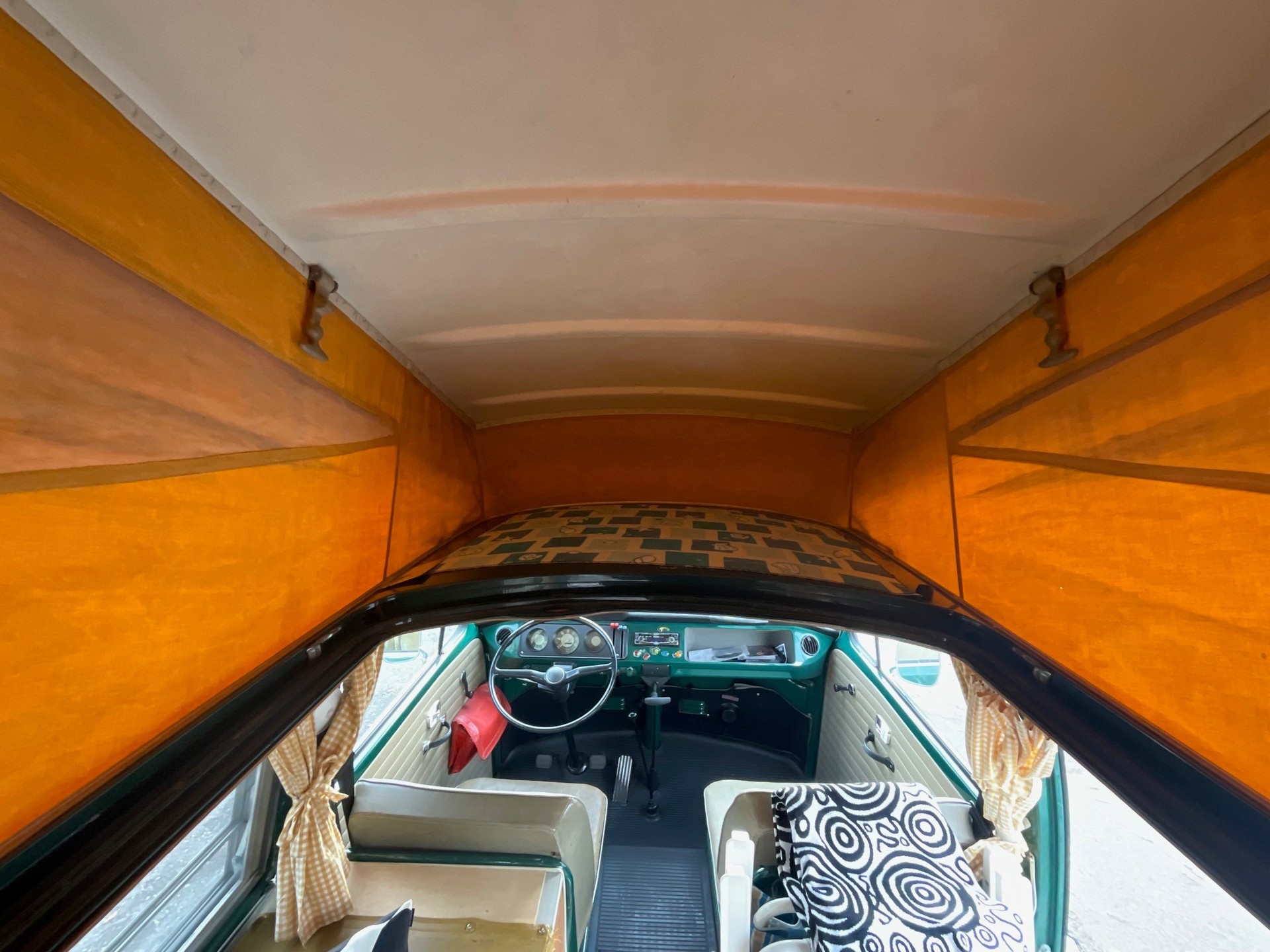 VW Westfalia (Veteranenfahrzeug)-image-9