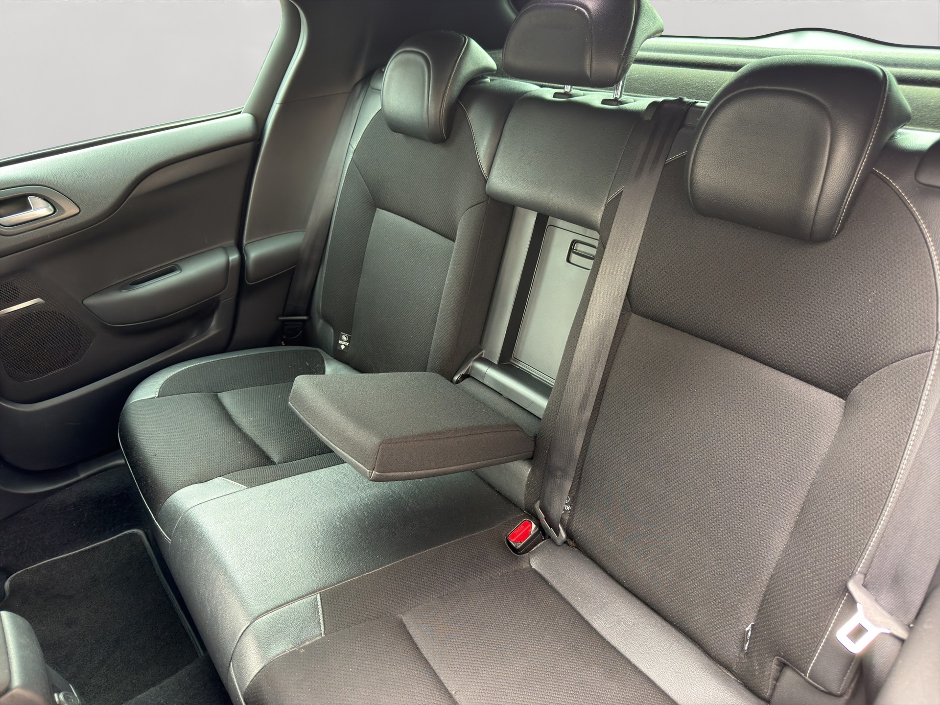 DS AUTOMOBILES DS4 1.2 Pure Tech SO Chic-image-2