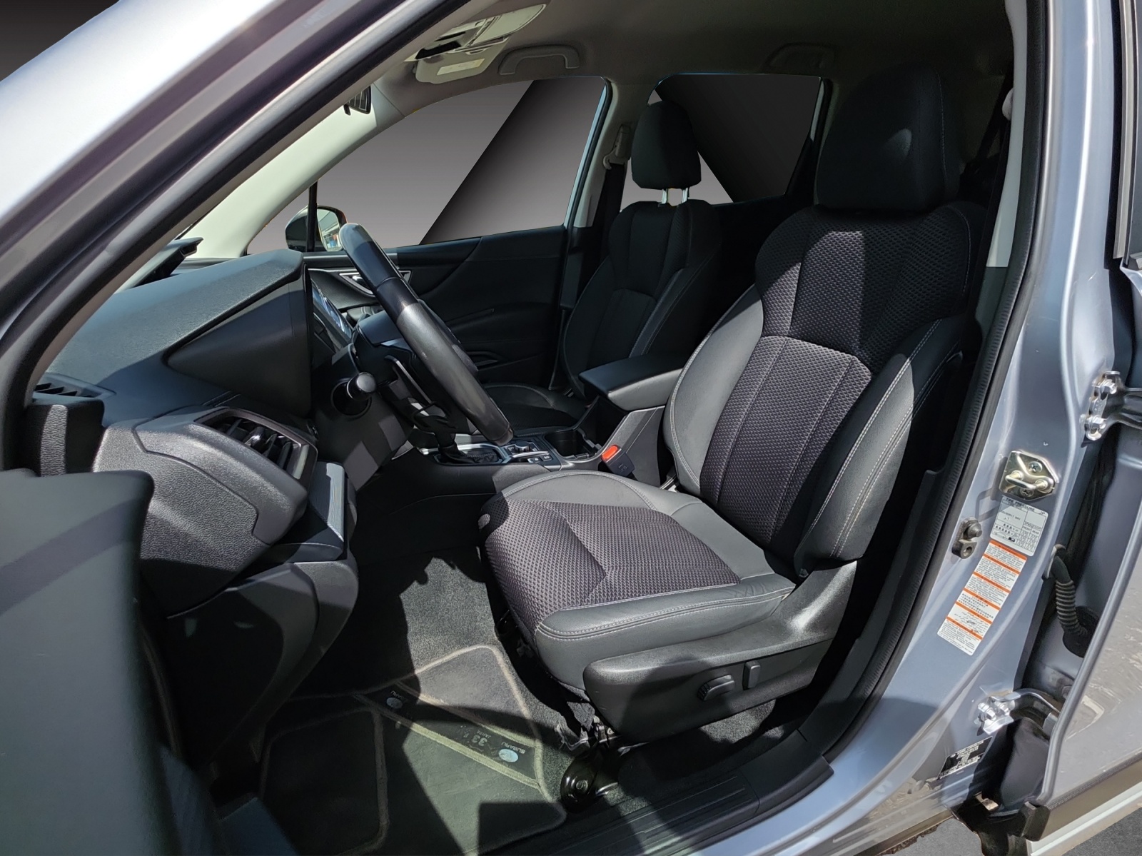 SUBARU Forester 2.0i e-Boxer Swiss Plus Lineartronic-image-14