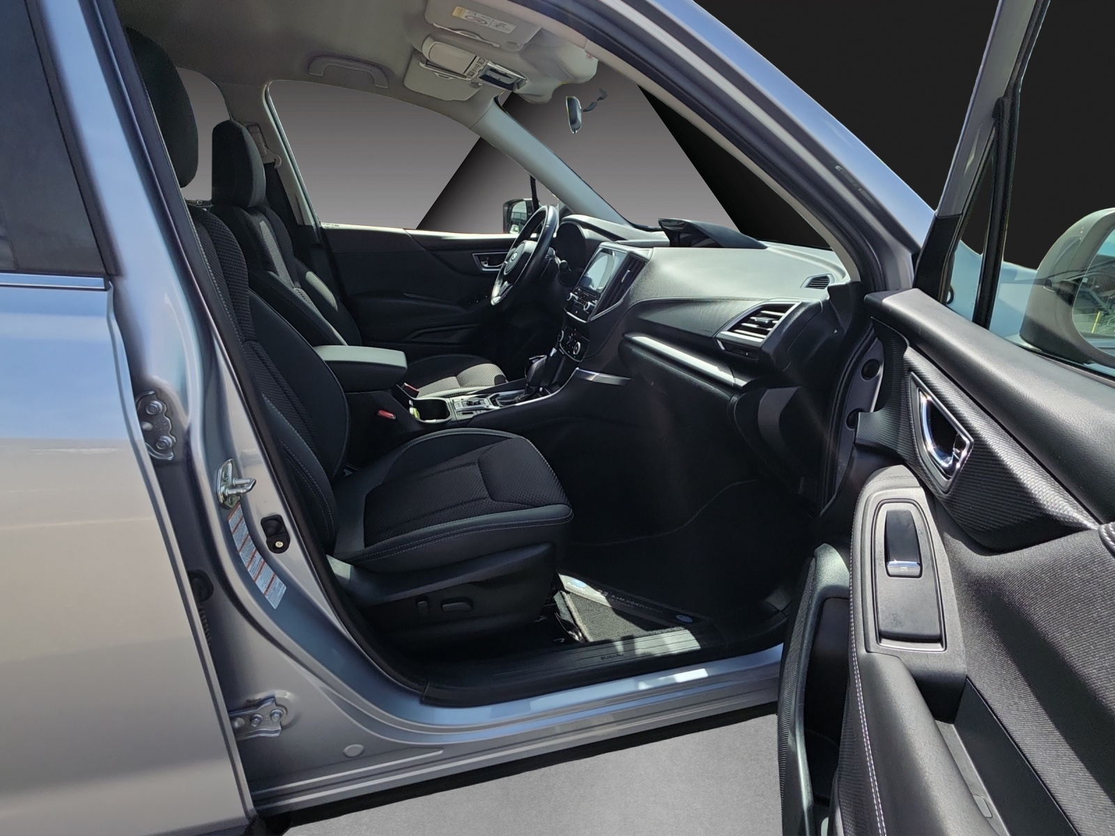 SUBARU Forester 2.0i e-Boxer Swiss Plus Lineartronic-image-16
