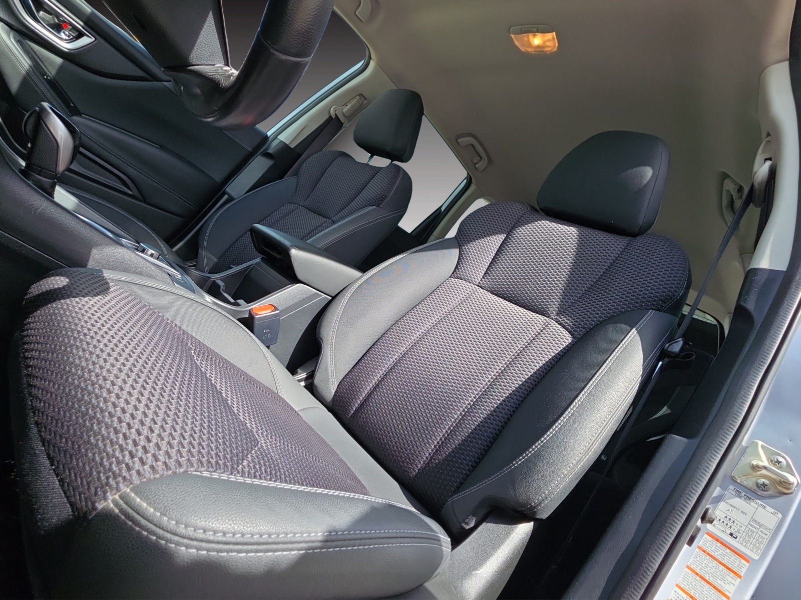 SUBARU Forester 2.0i e-Boxer Swiss Plus Lineartronic-image-13