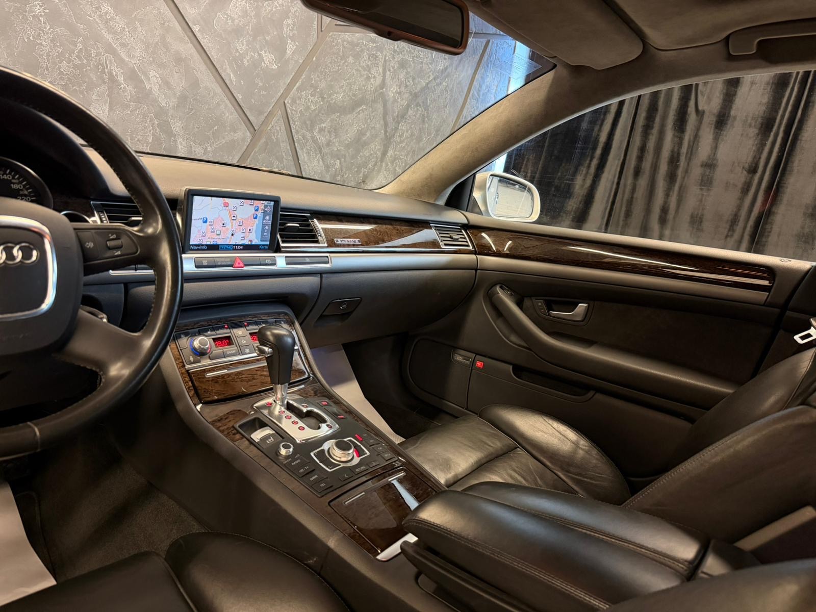 AUDI A8 3.2 FSI quattro tiptronic-image-9