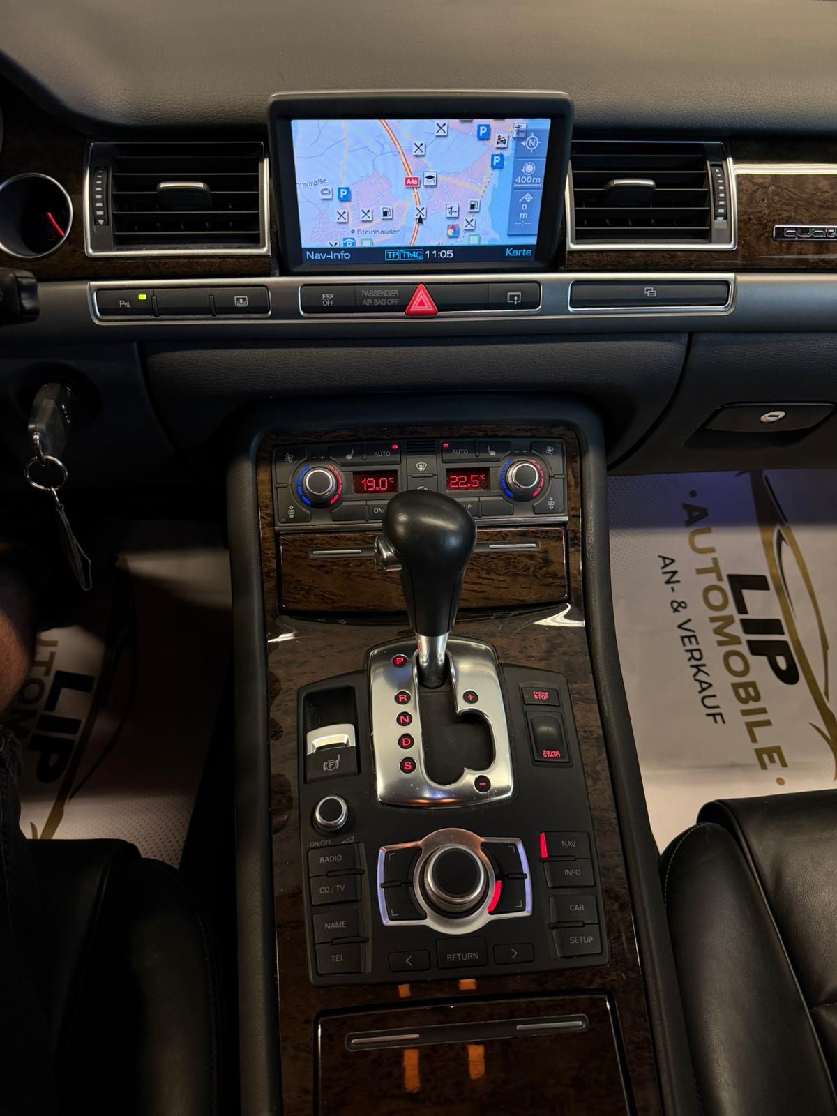 AUDI A8 3.2 FSI quattro tiptronic-image-12