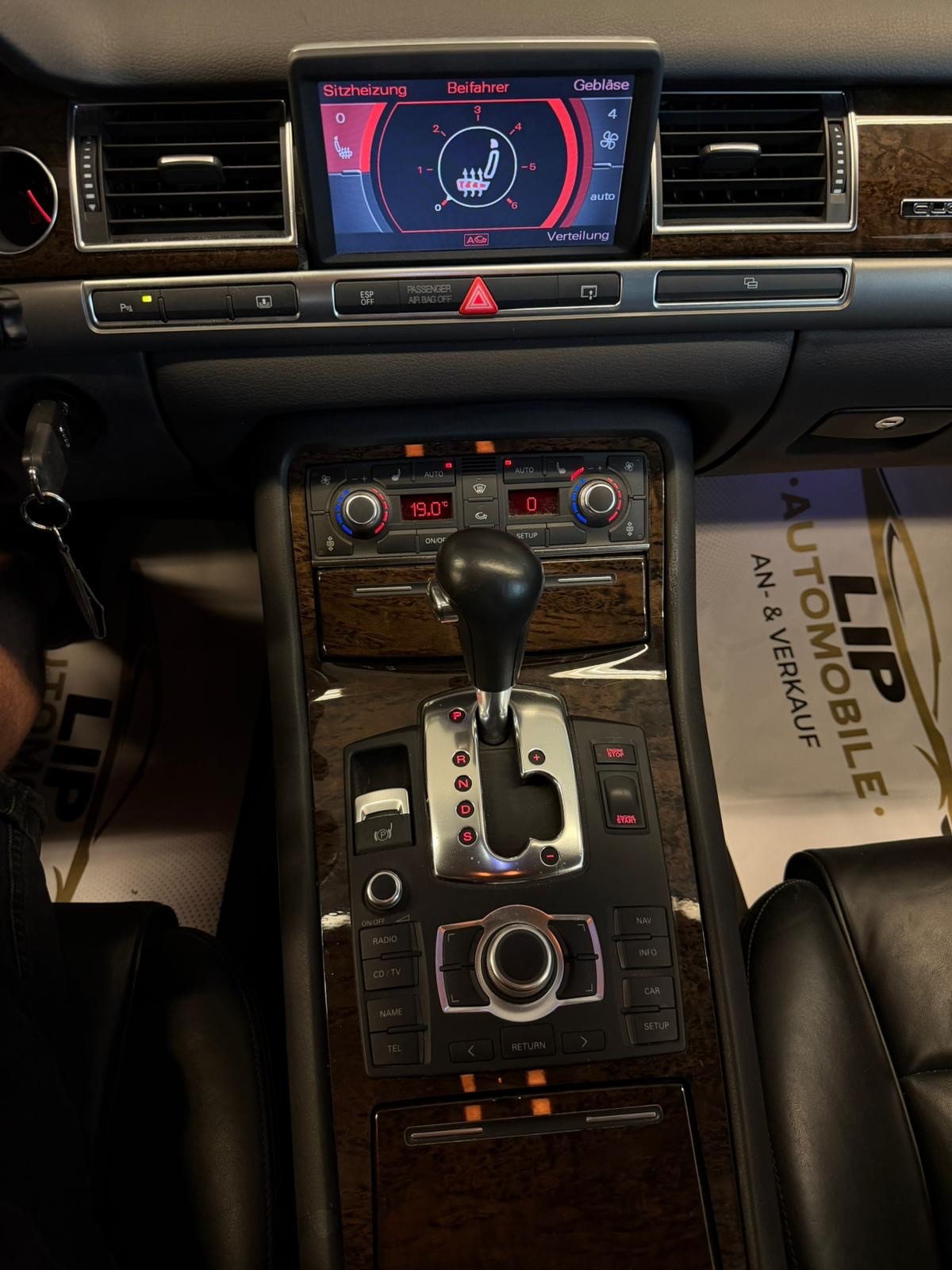 AUDI A8 3.2 FSI quattro tiptronic-image-14