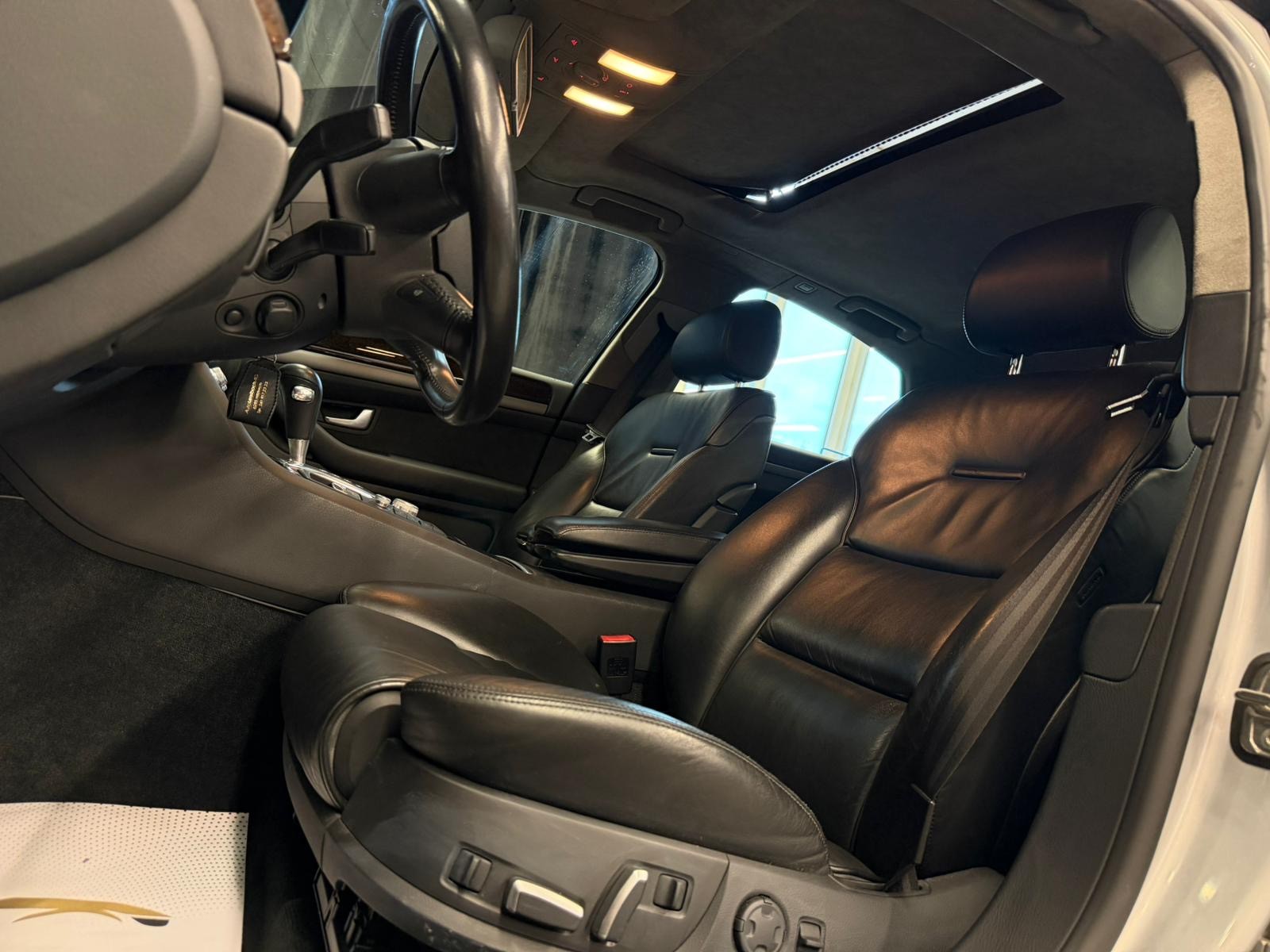 AUDI A8 3.2 FSI quattro tiptronic-image-11