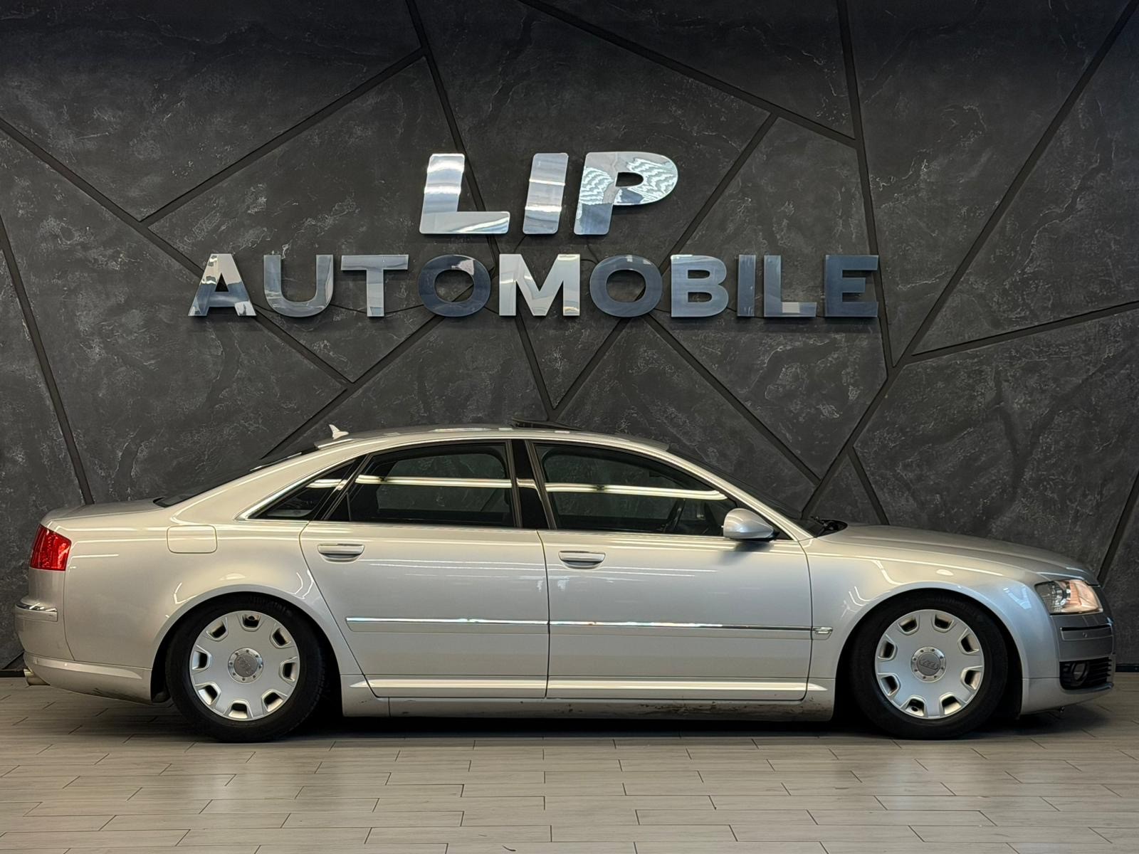 AUDI A8 3.2 FSI quattro tiptronic-image-3