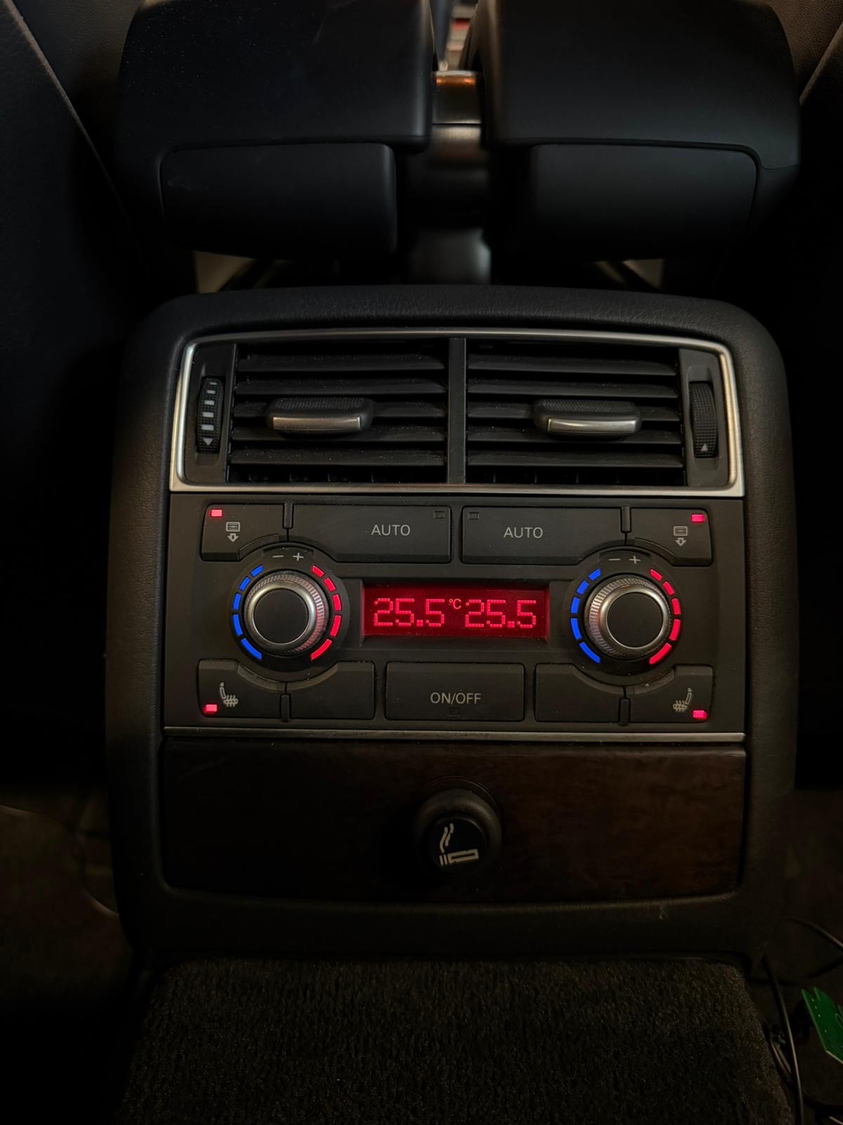 AUDI A8 3.2 FSI quattro tiptronic-image-16
