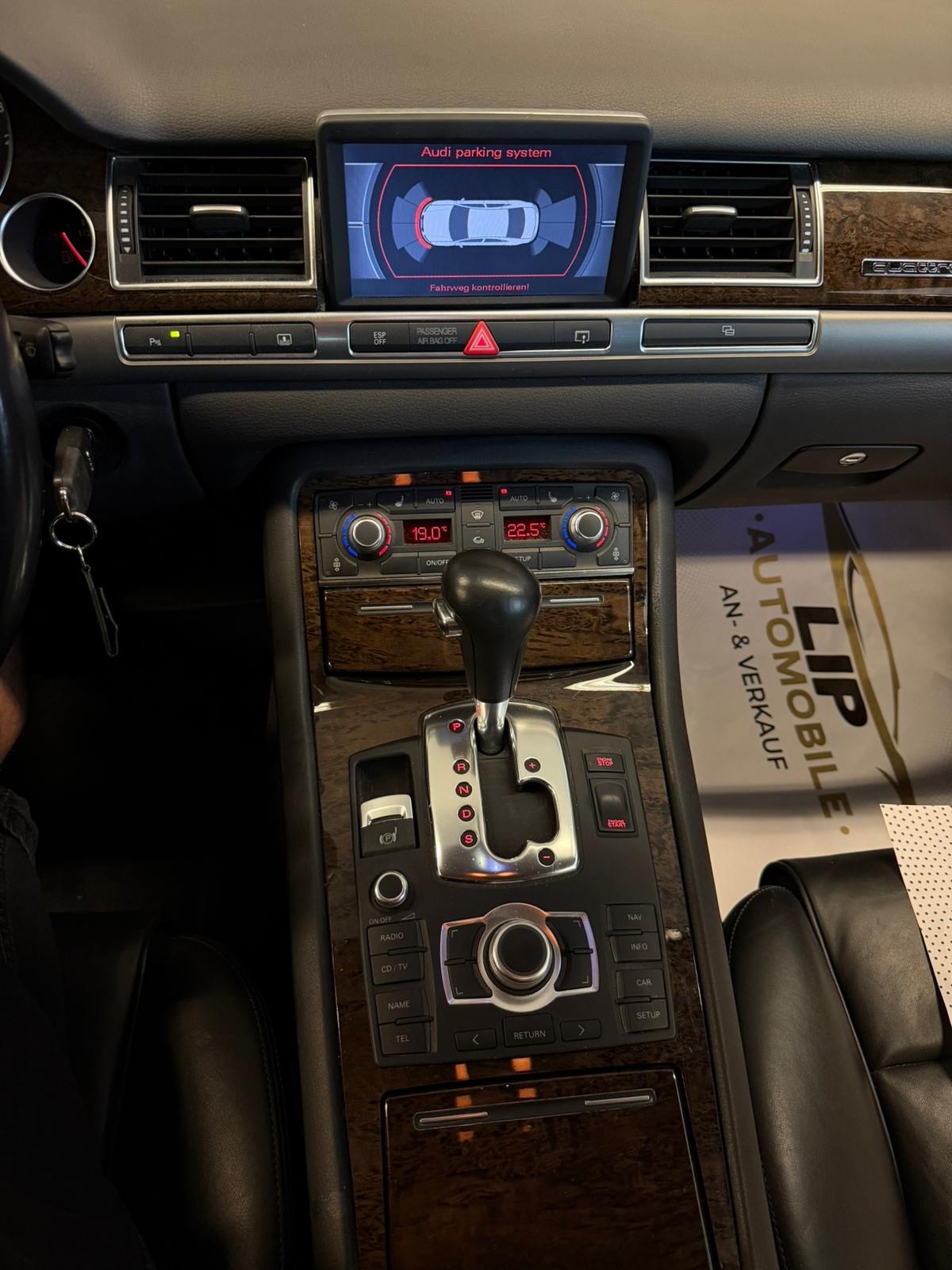 AUDI A8 3.2 FSI quattro tiptronic-image-13