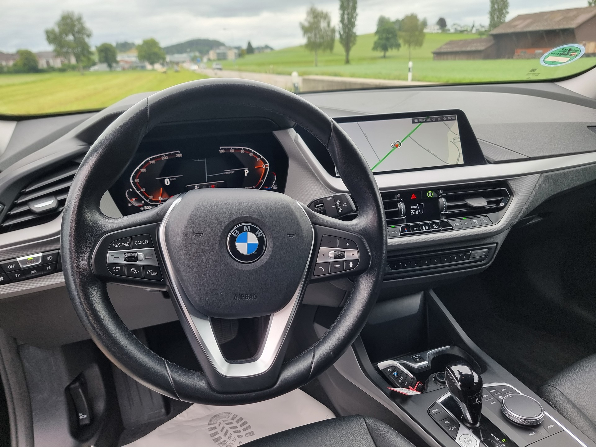 BMW 118i Essential Edition Steptronic-image-3