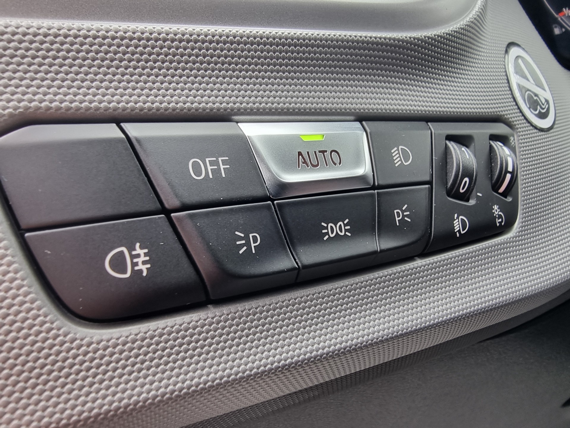 BMW 118i Essential Edition Steptronic-image-7