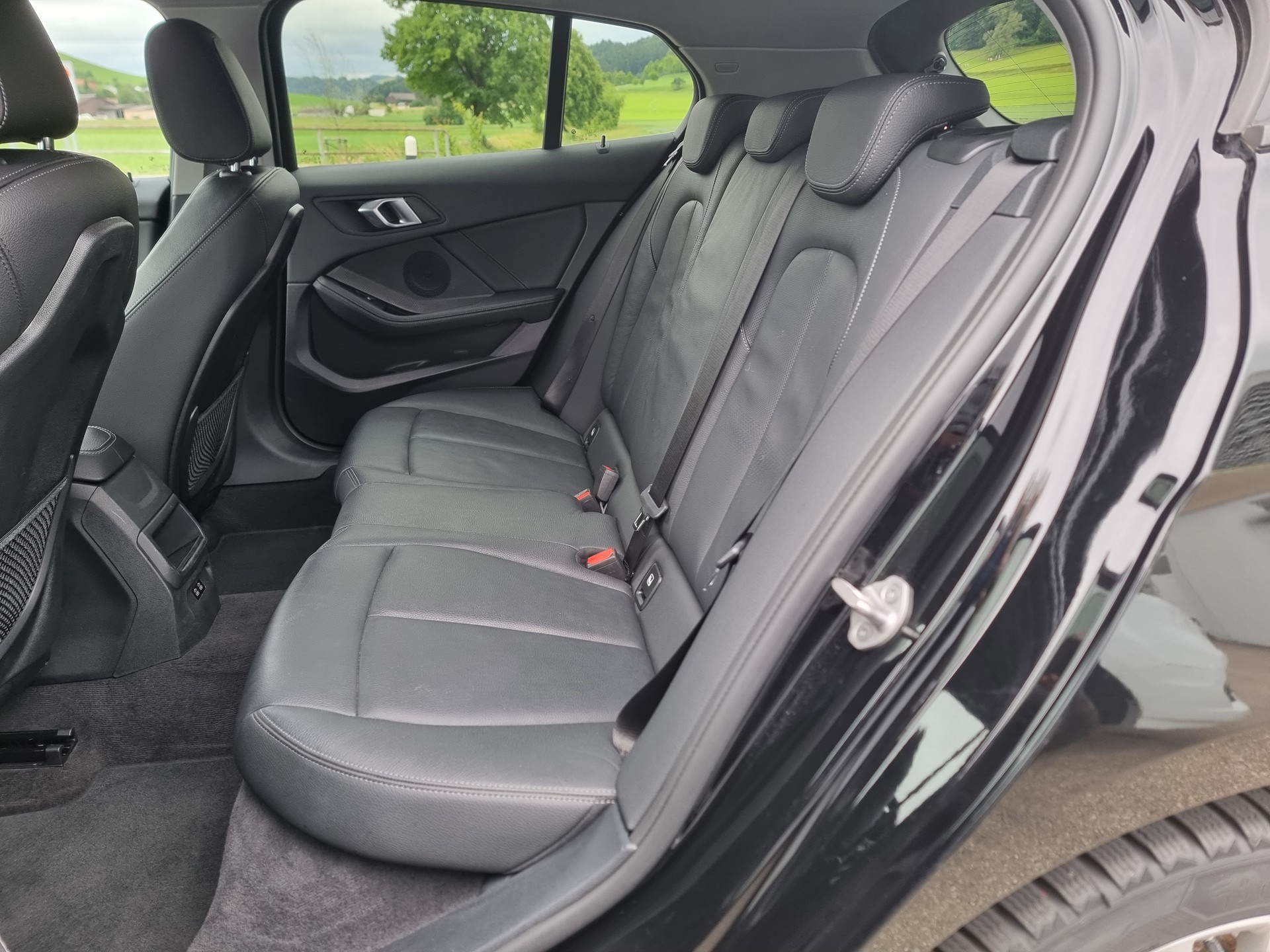 BMW 118i Essential Edition Steptronic-image-9