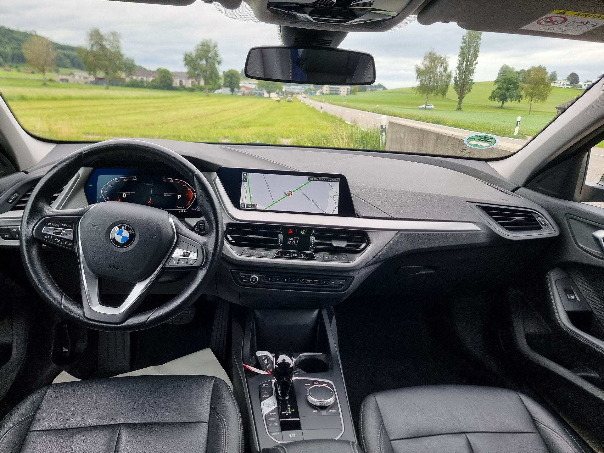 BMW 118i Essential Edition Steptronic-image-4