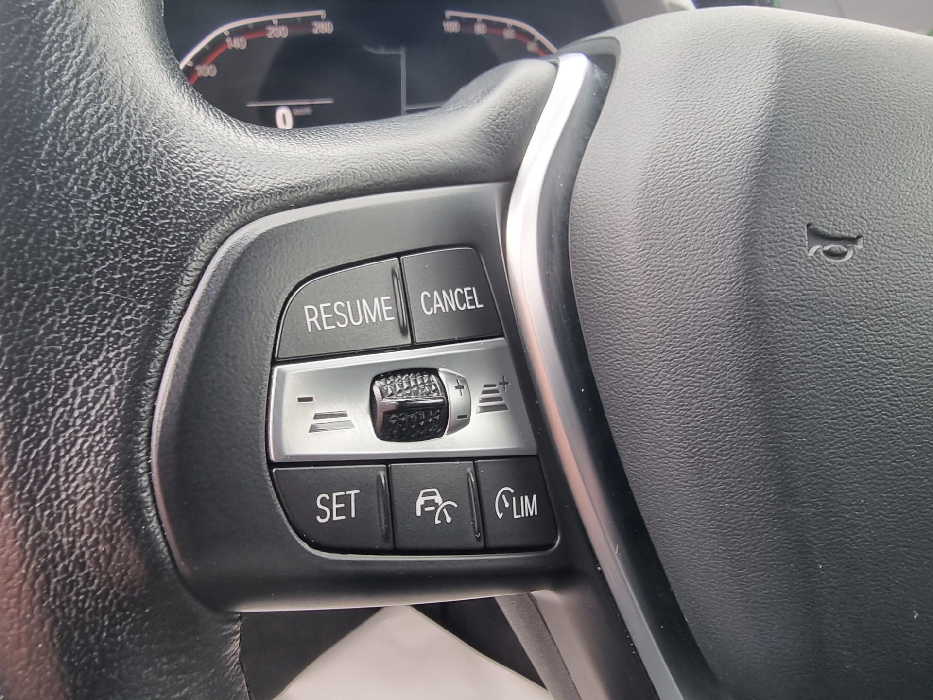BMW 118i Essential Edition Steptronic-image-5