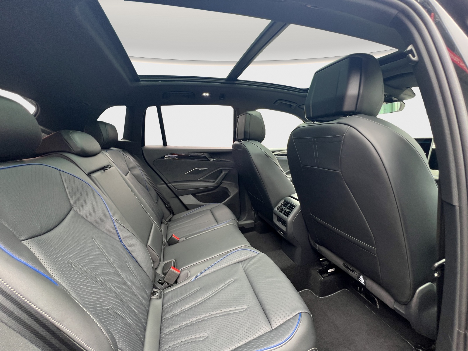 VW Tiguan 1.5 TSI evo2 eHybrid R-Line DSG-image-11