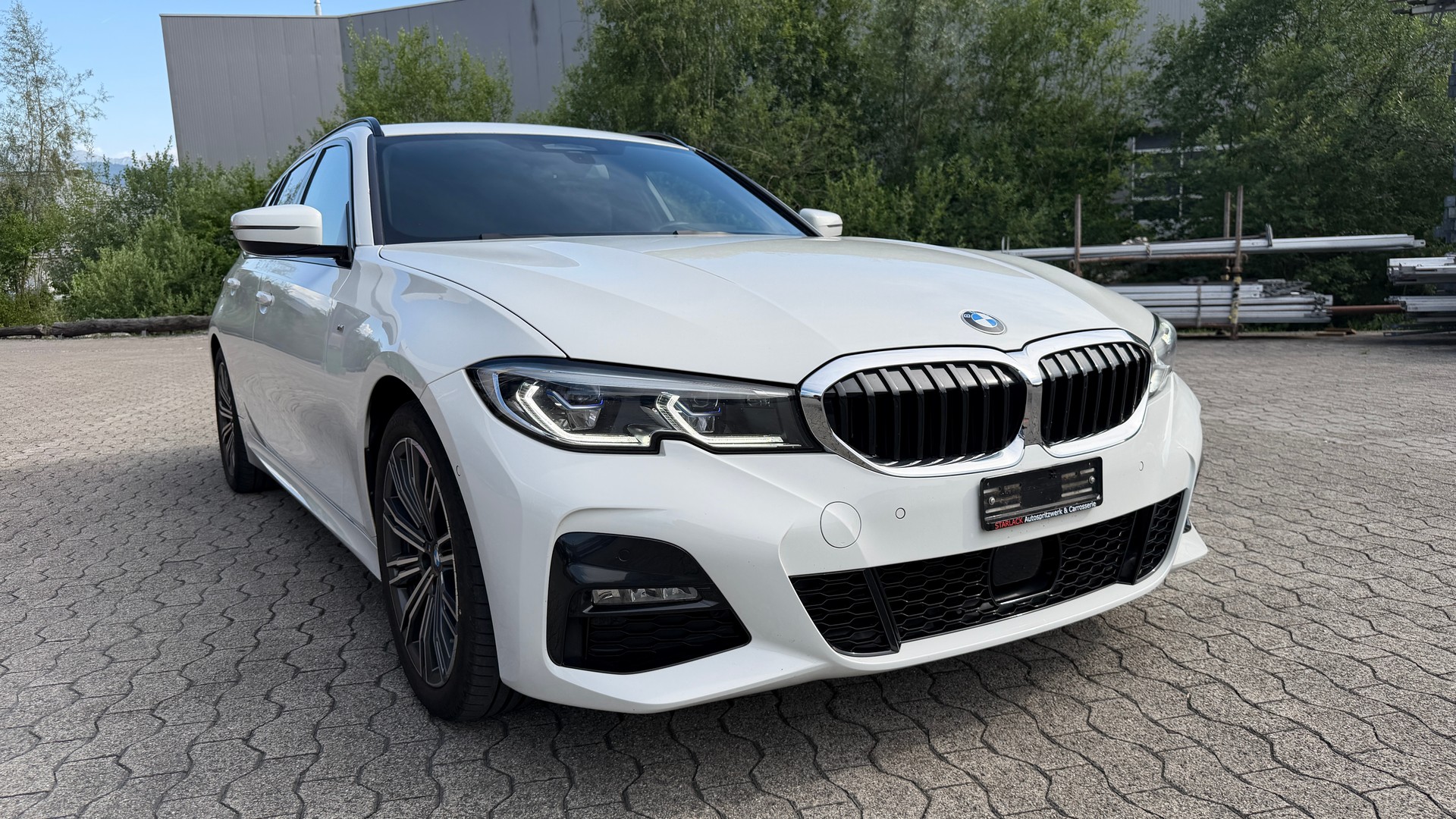 BMW 320d xDrive Touring M Sport Steptronic-image-5
