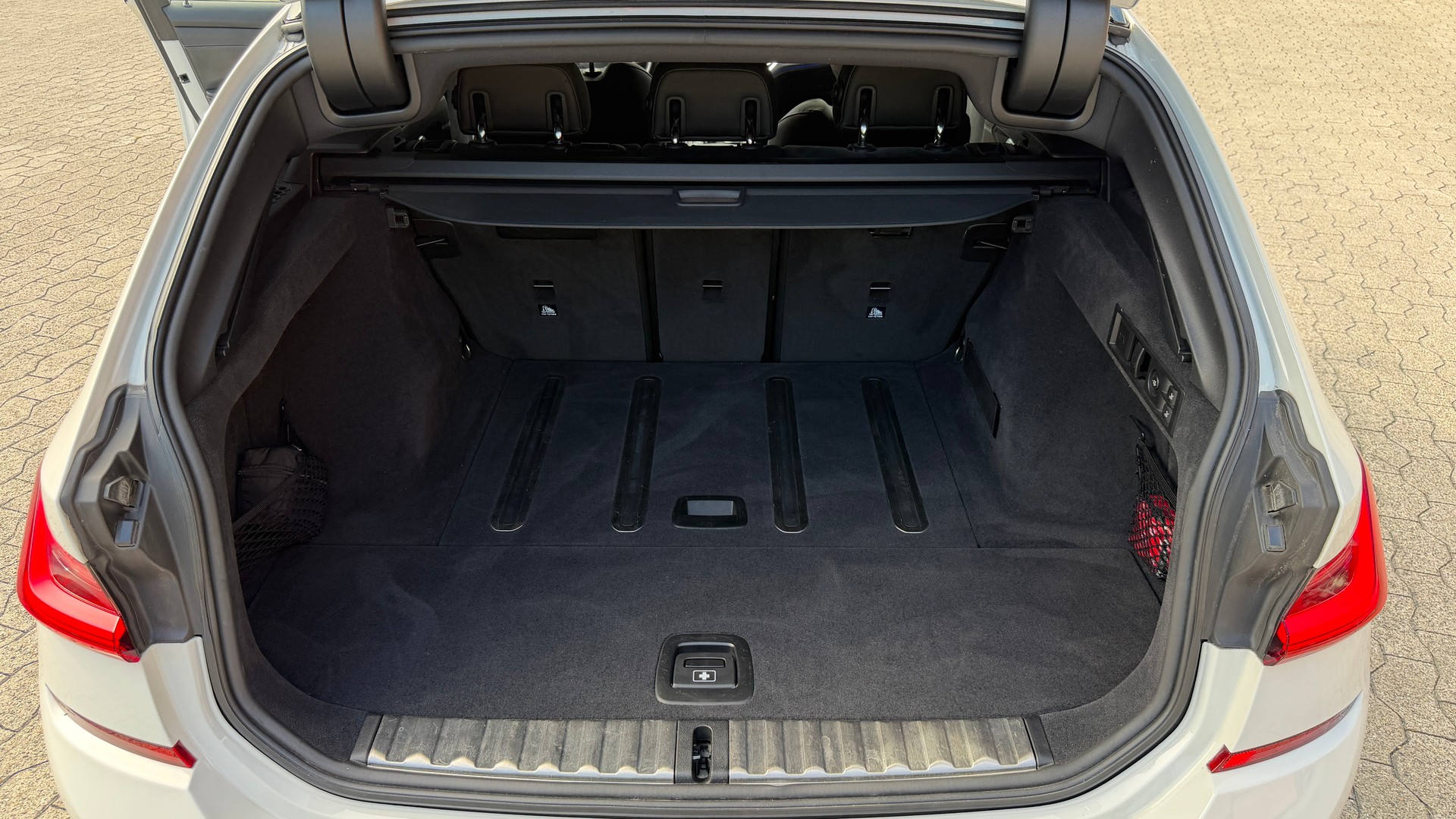 BMW 320d xDrive Touring M Sport Steptronic-image-16