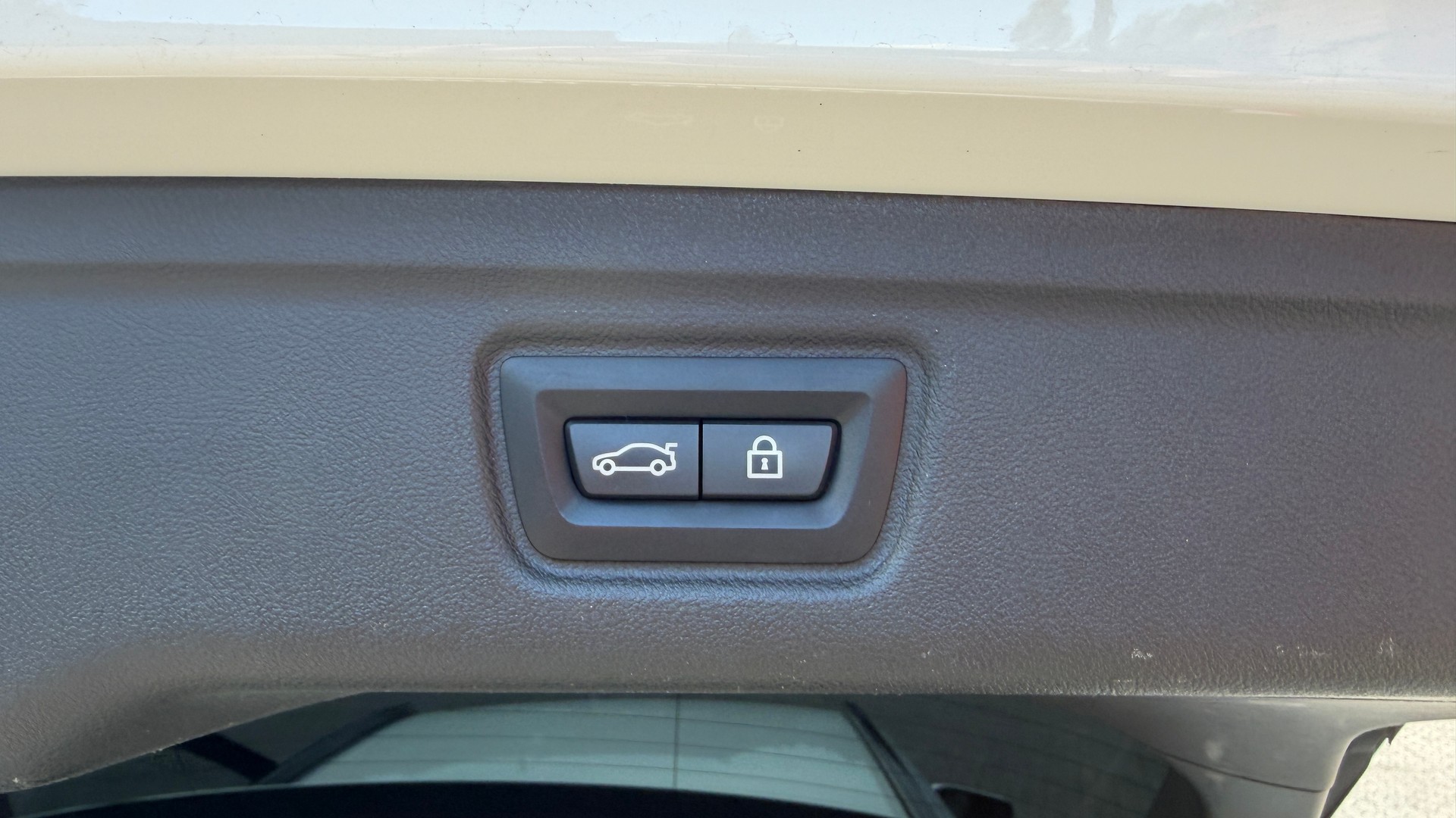 BMW 320d xDrive Touring M Sport Steptronic-image-17