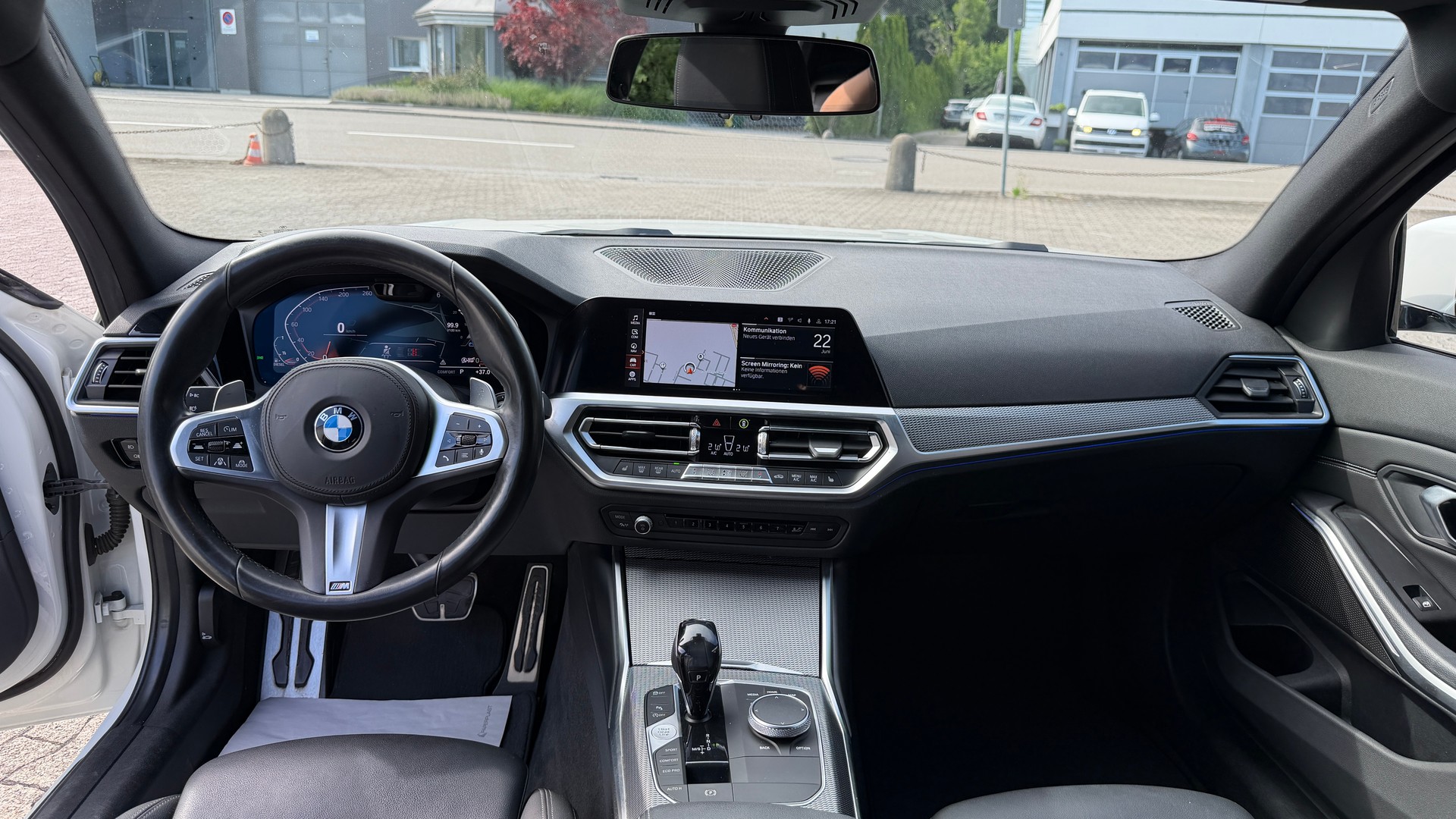 BMW 320d xDrive Touring M Sport Steptronic-image-13