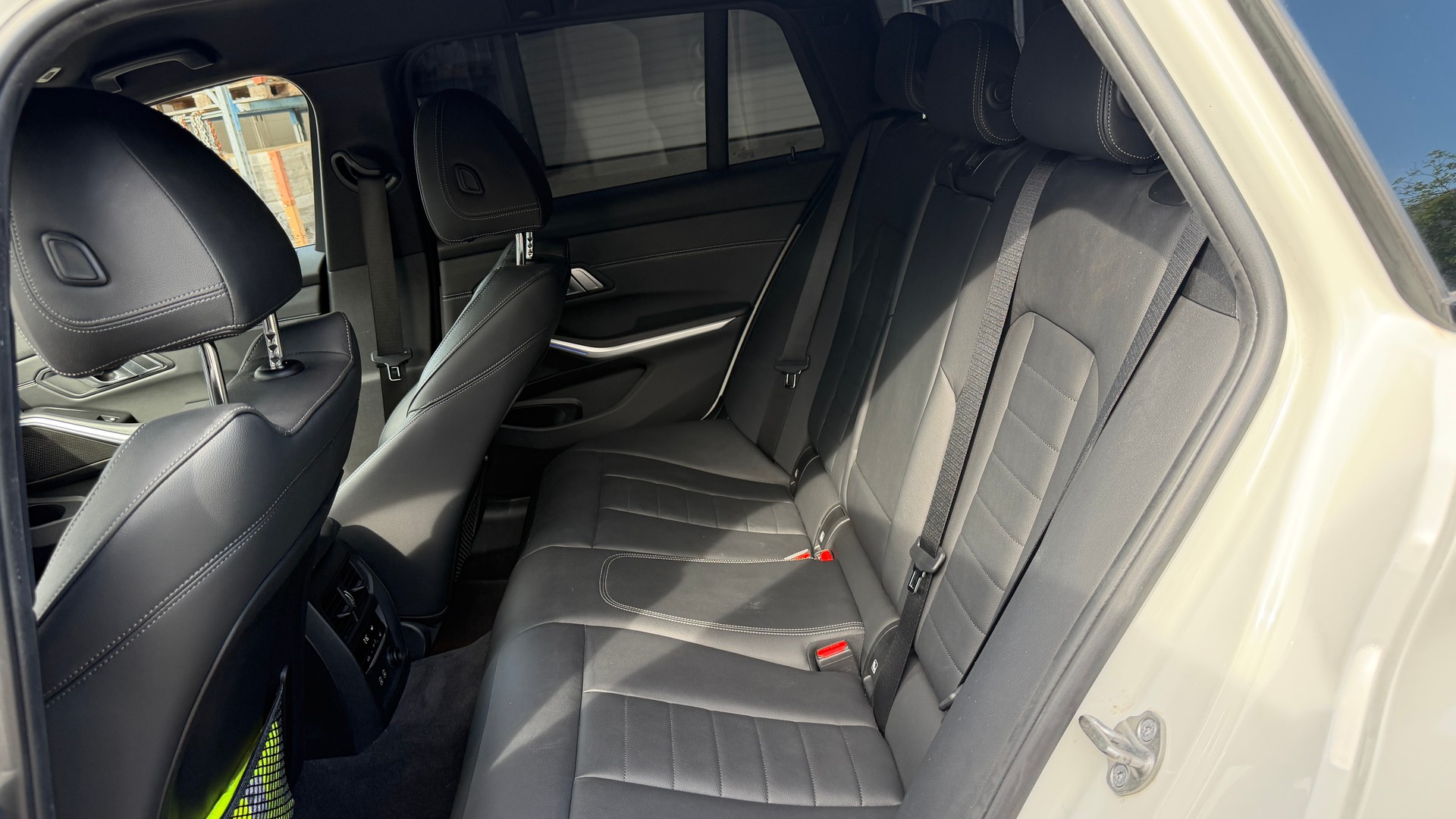 BMW 320d xDrive Touring M Sport Steptronic-image-14