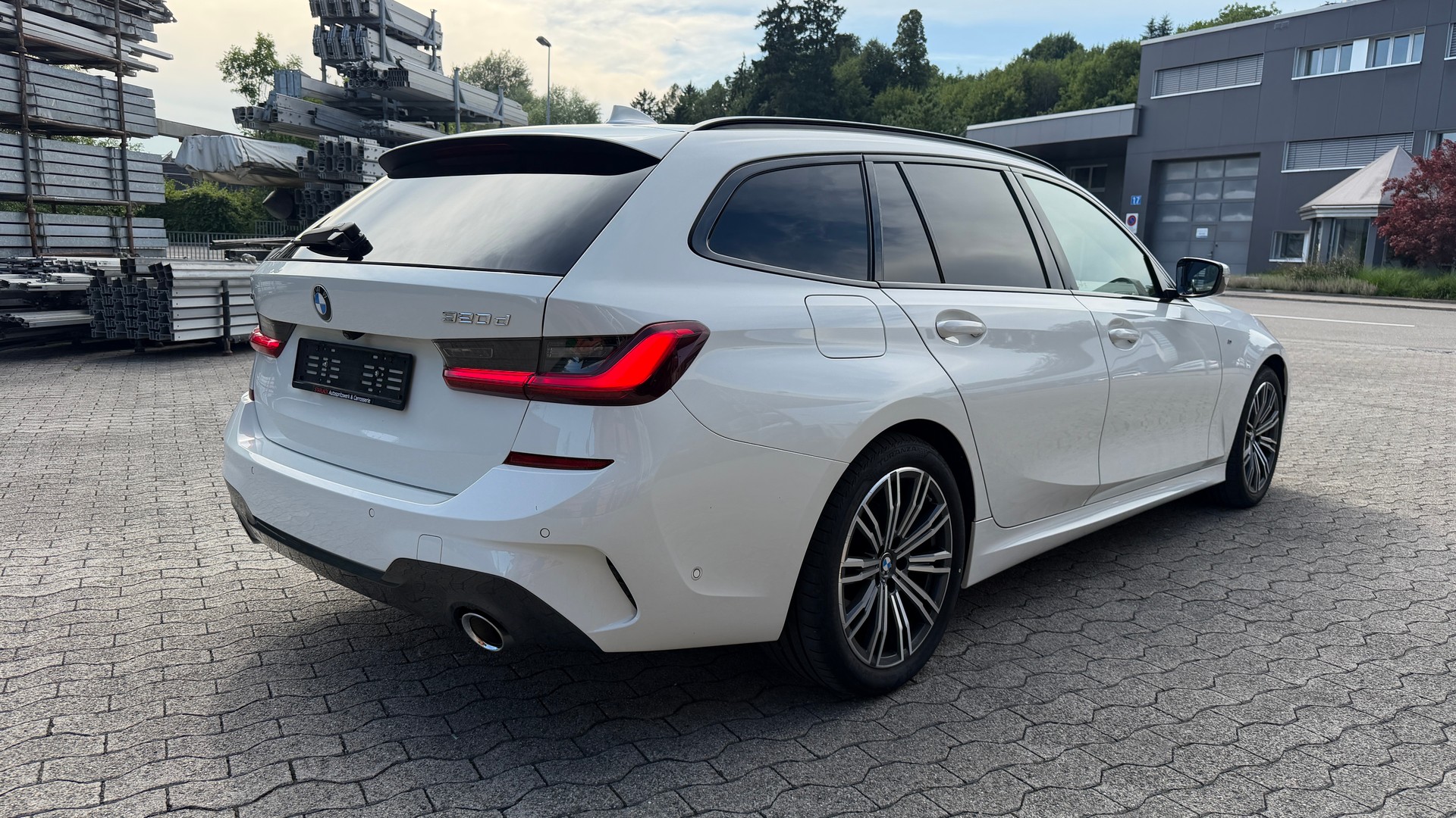 BMW 320d xDrive Touring M Sport Steptronic-image-3