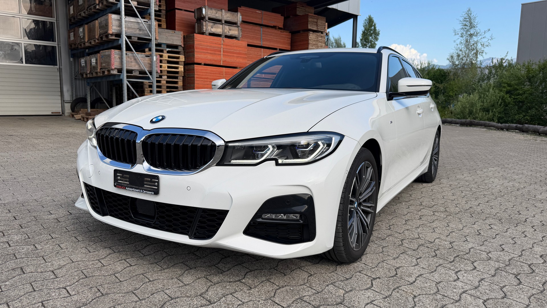 BMW 320d xDrive Touring M Sport Steptronic-image-0