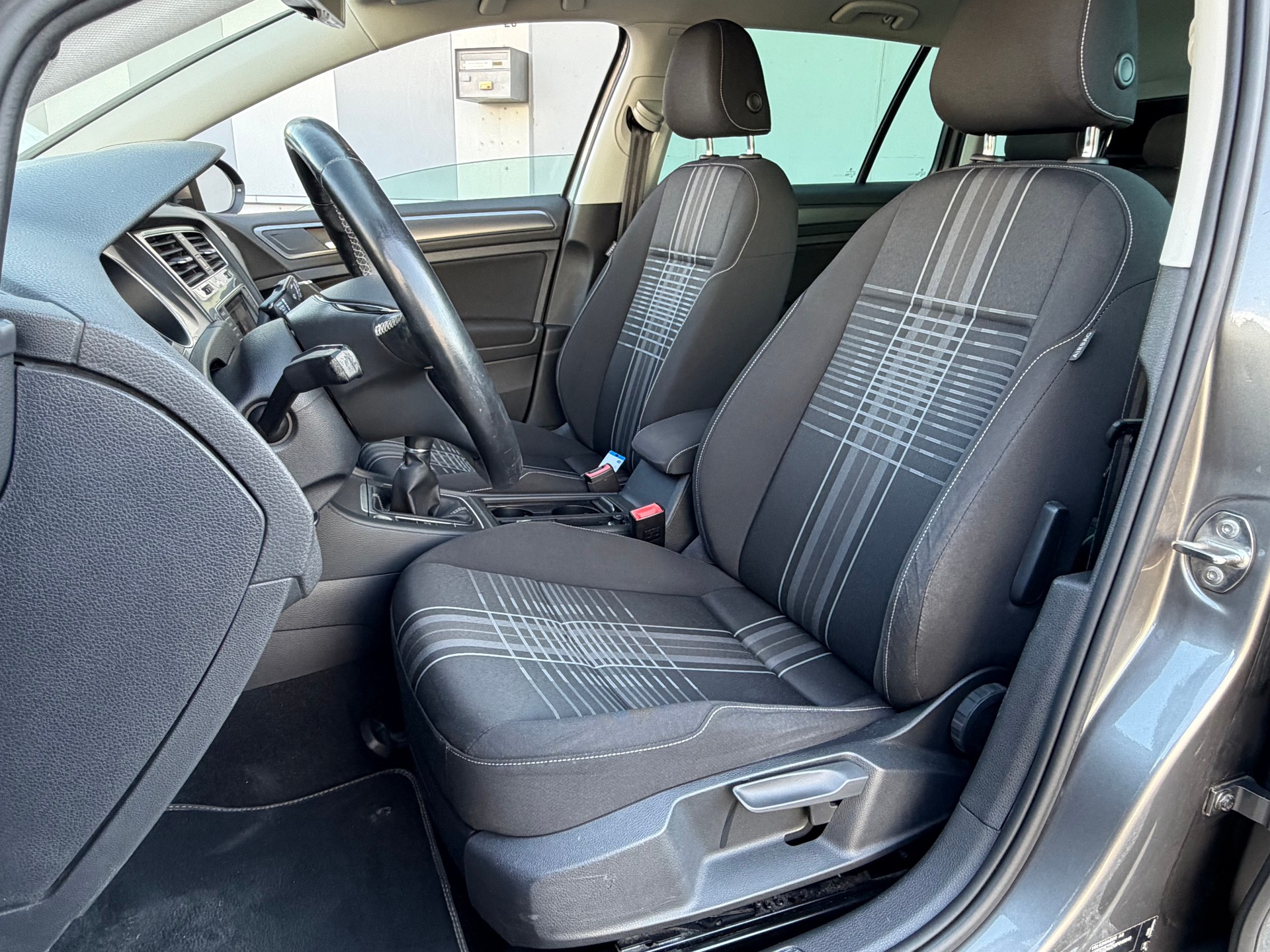 VW Golf Variant 1.6 TDI Lounge-image-12