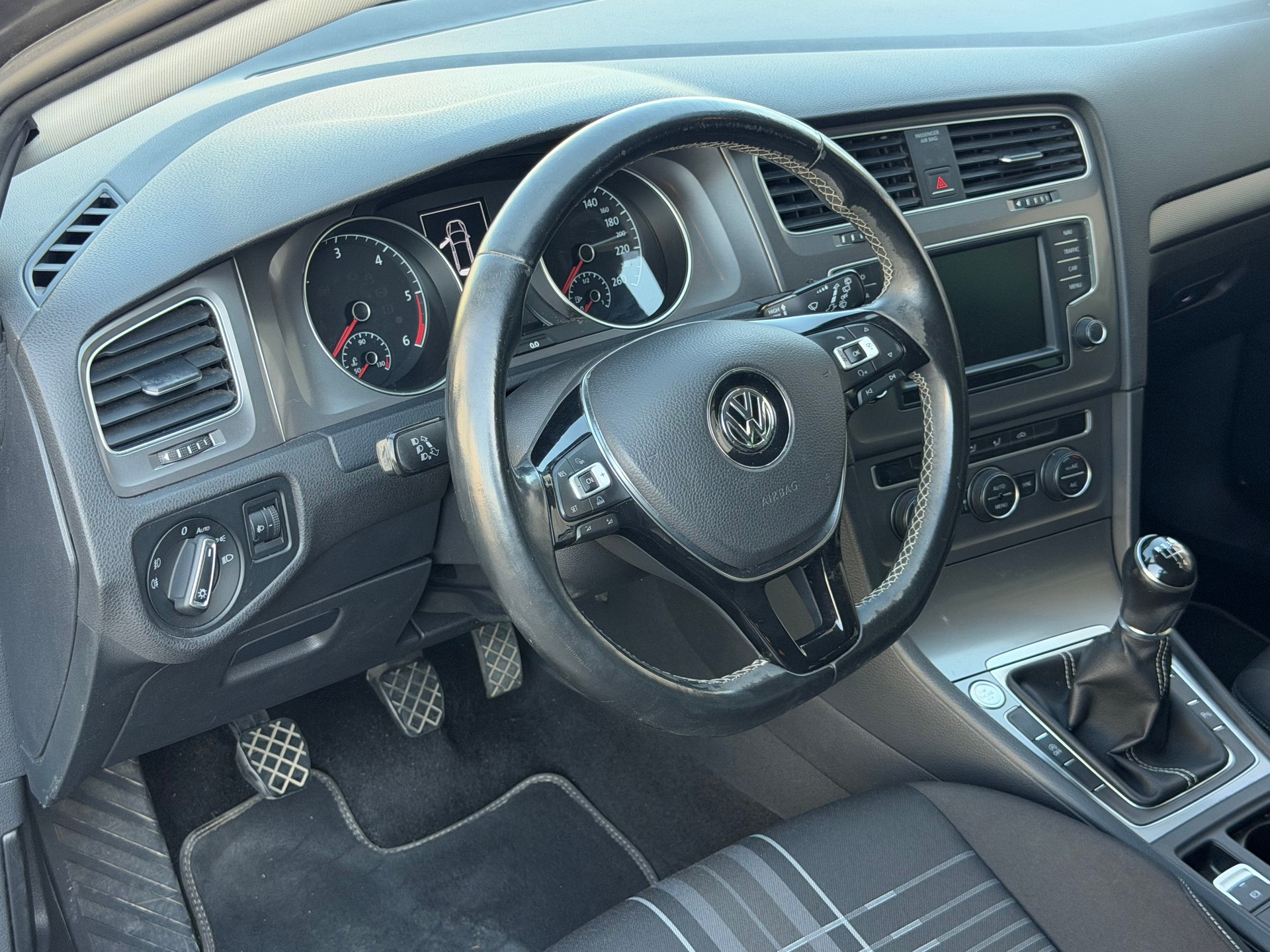 VW Golf Variant 1.6 TDI Lounge-image-5