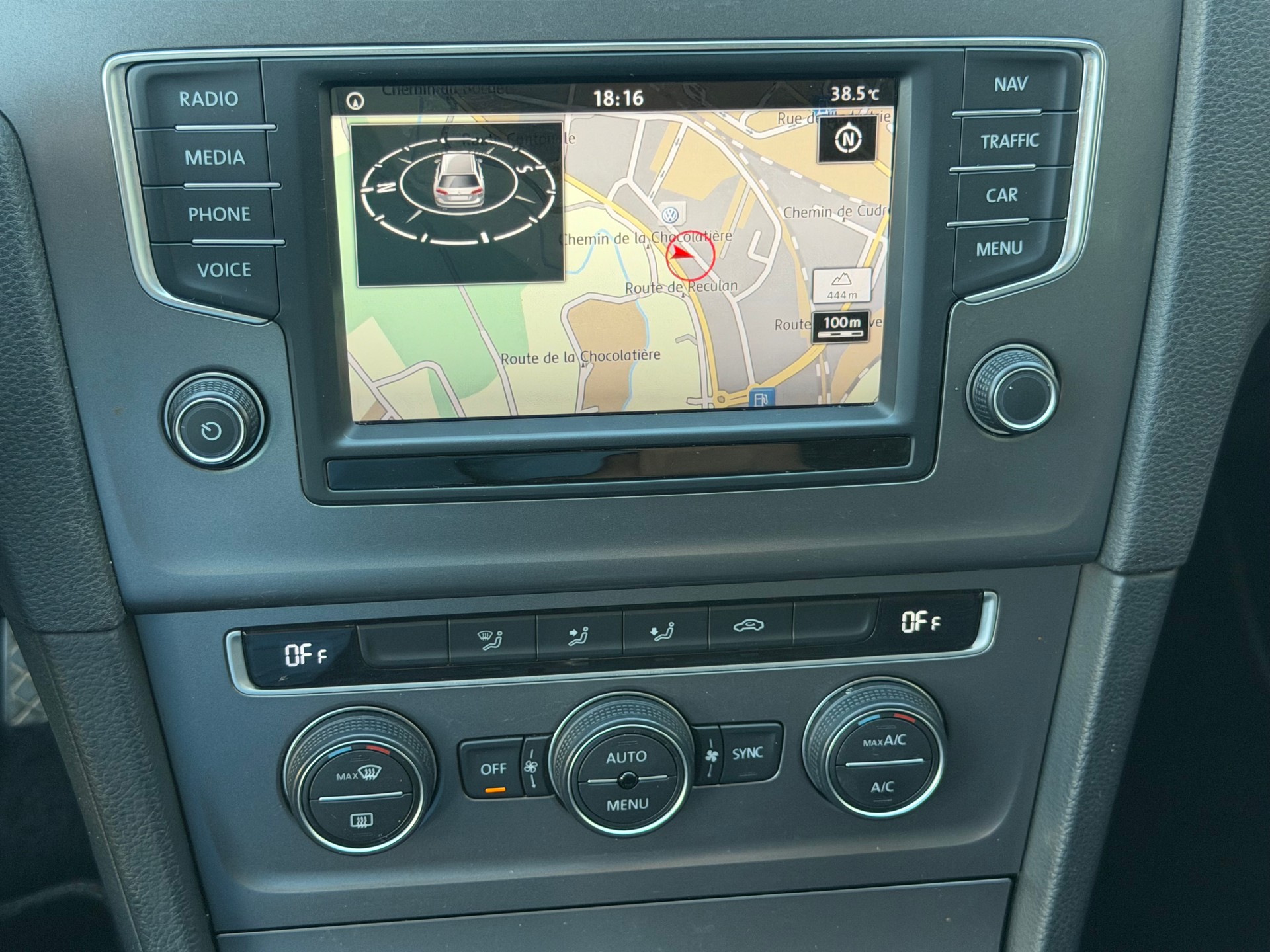 VW Golf Variant 1.6 TDI Lounge-image-9
