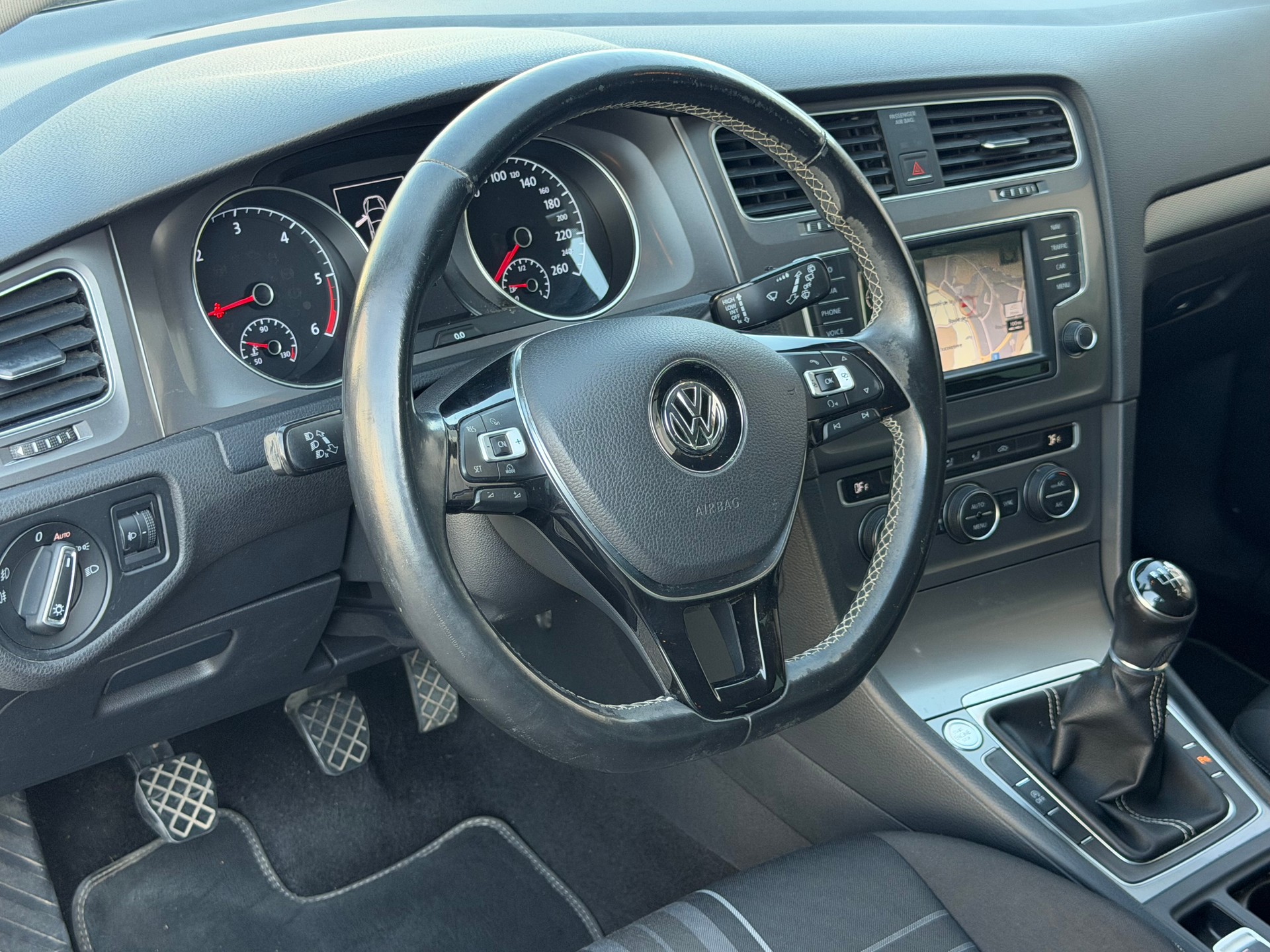 VW Golf Variant 1.6 TDI Lounge-image-10