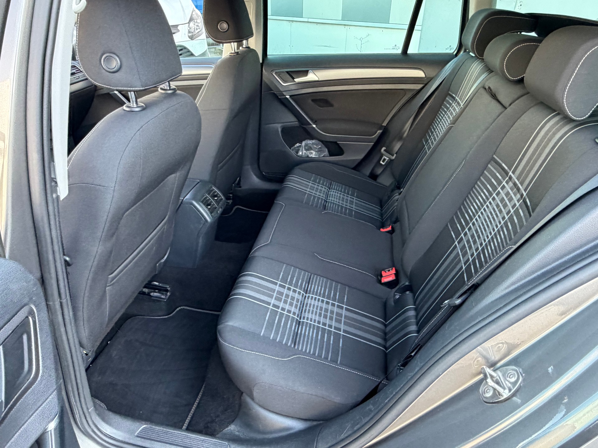 VW Golf Variant 1.6 TDI Lounge-image-11