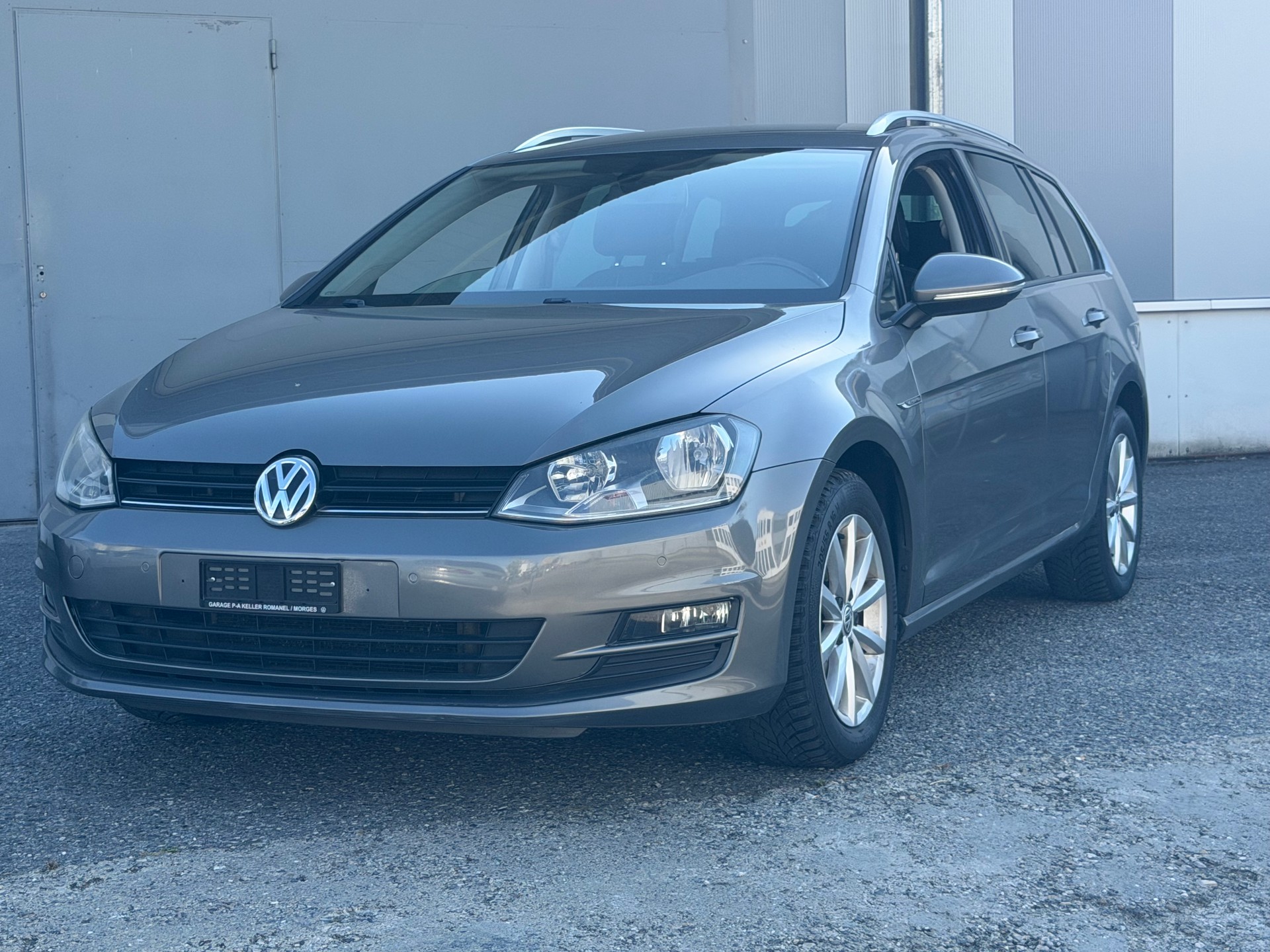 VW Golf Variant 1.6 TDI Lounge-image-1