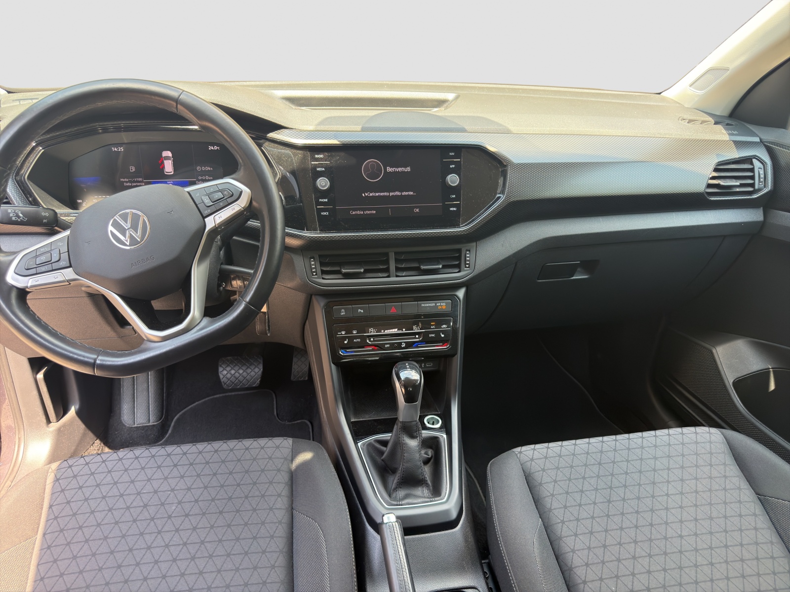 VW T-Cross 1.0 TSI Life DSG-image-8