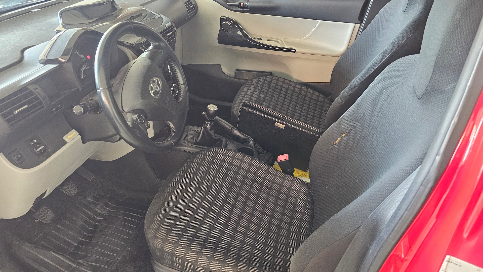 TOYOTA iQ 1.0 VVT-i Luna-image-9
