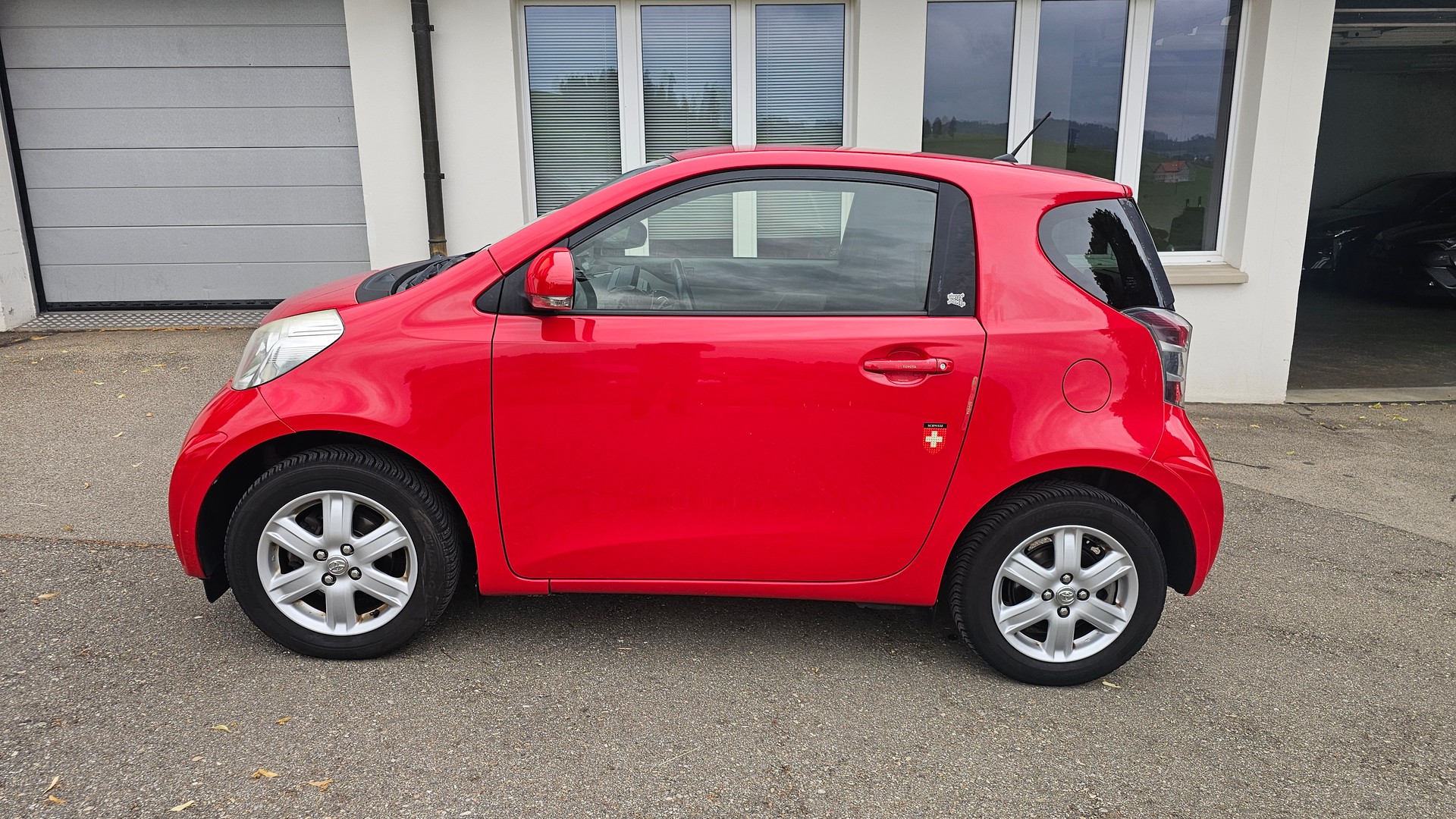 TOYOTA iQ 1.0 VVT-i Luna-image-0