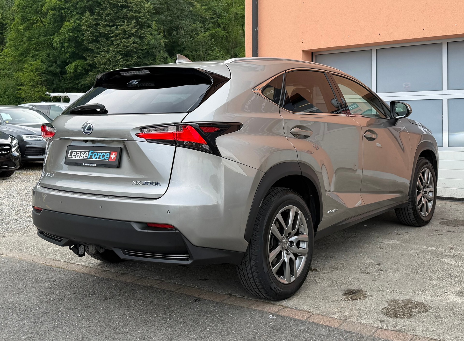 LEXUS NX 300h impression E-Four Automatic-image-3