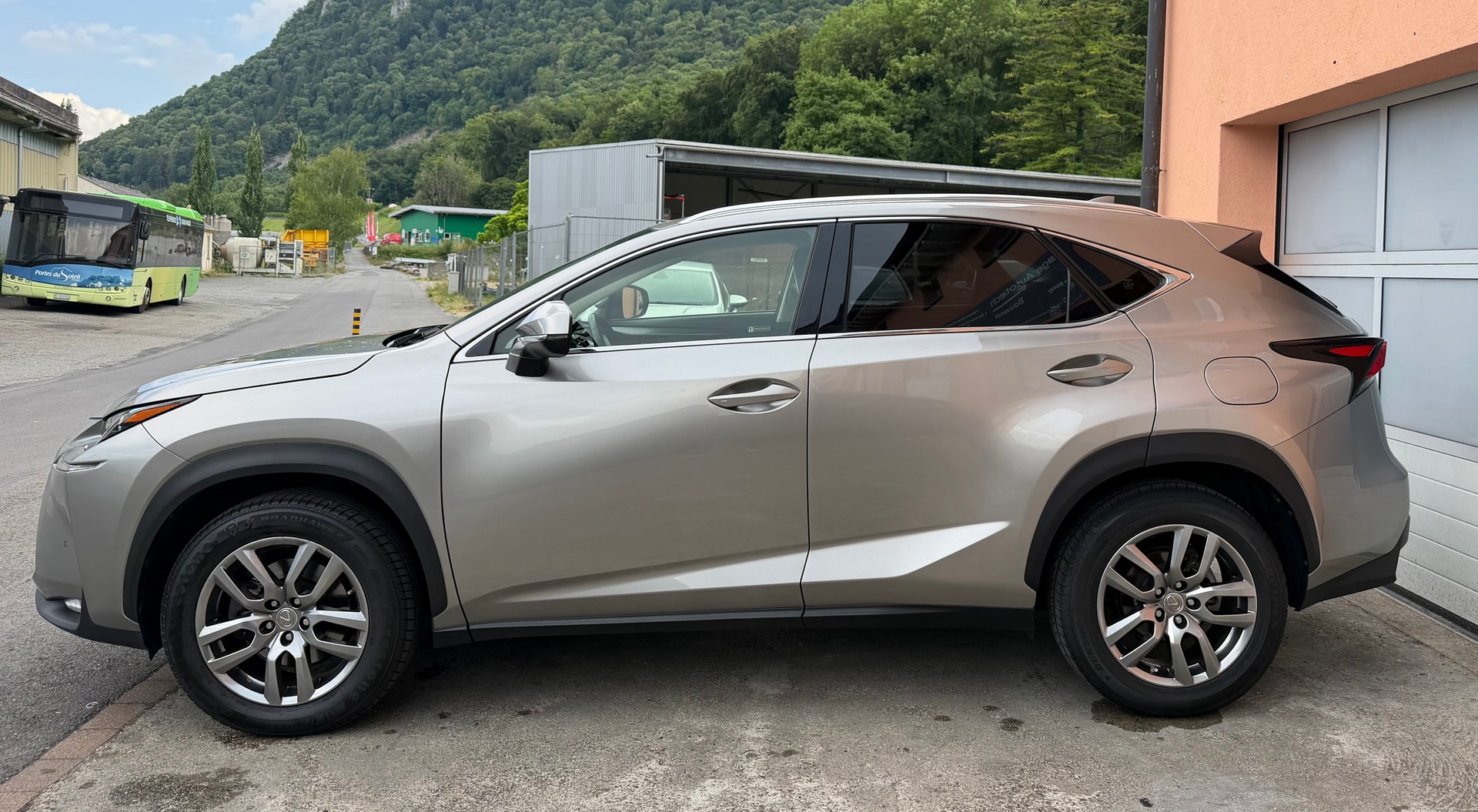 LEXUS NX 300h impression E-Four Automatic-image-6