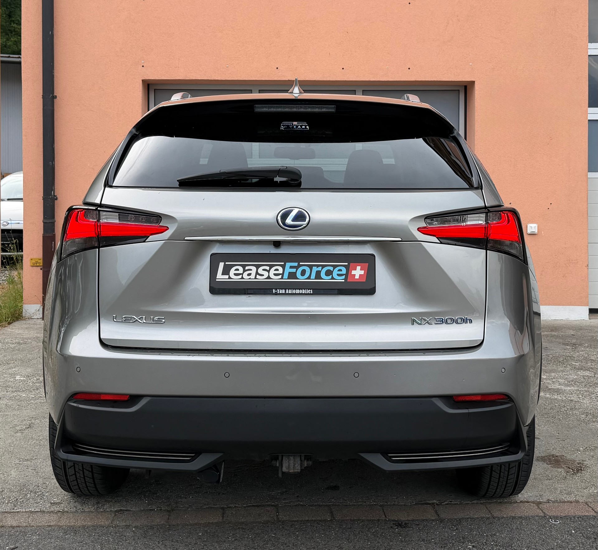 LEXUS NX 300h impression E-Four Automatic-image-5