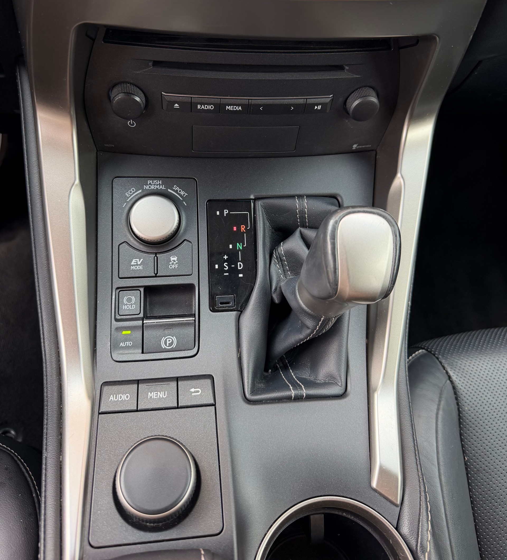 LEXUS NX 300h impression E-Four Automatic-image-12