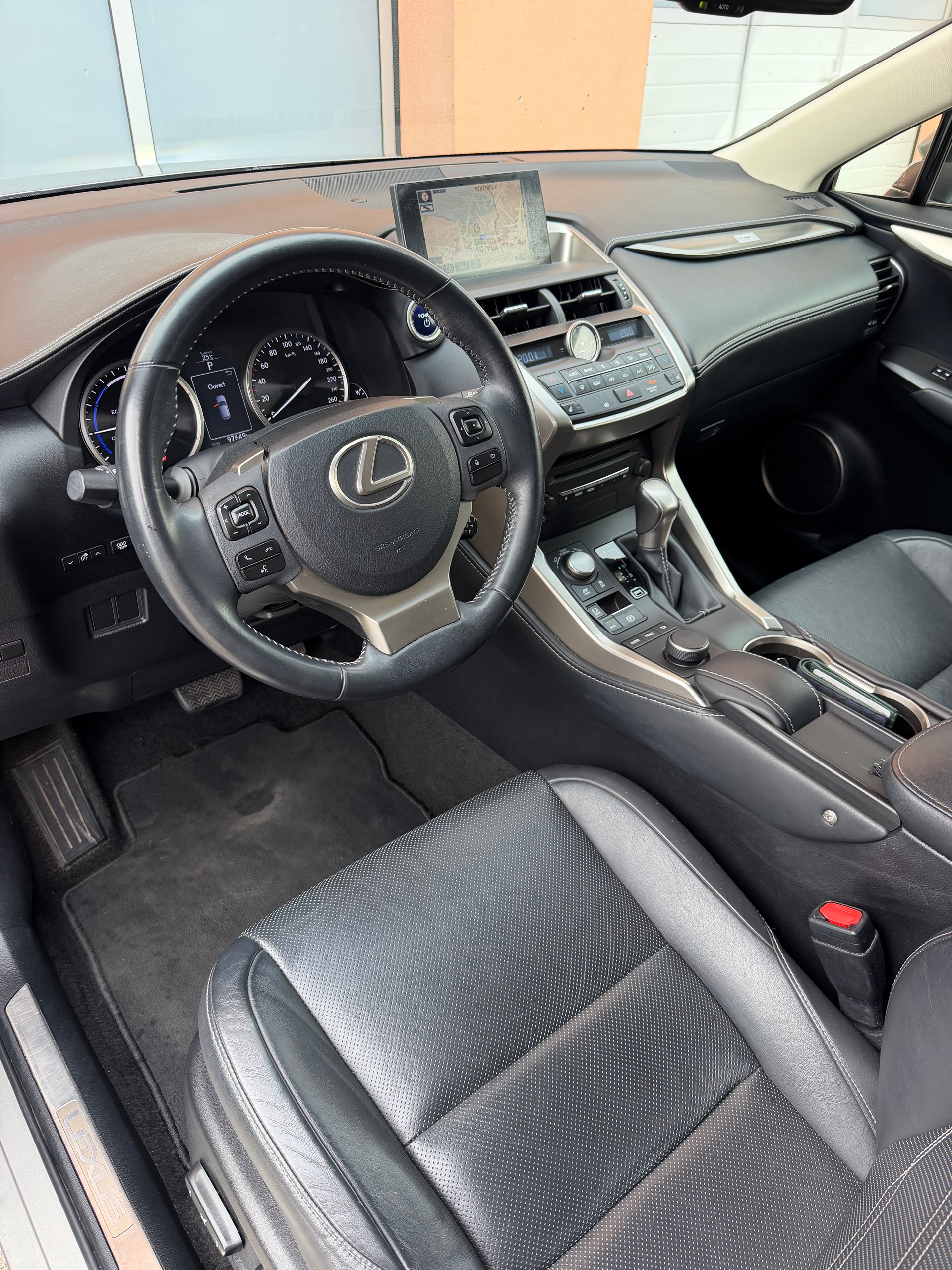 LEXUS NX 300h impression E-Four Automatic-image-9