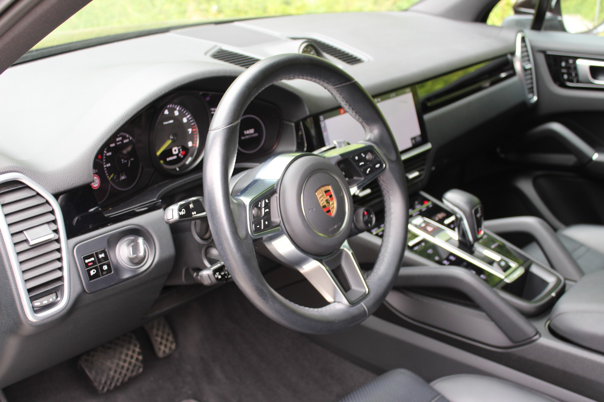 PORSCHE Cayenne E-Hybrid-image-8